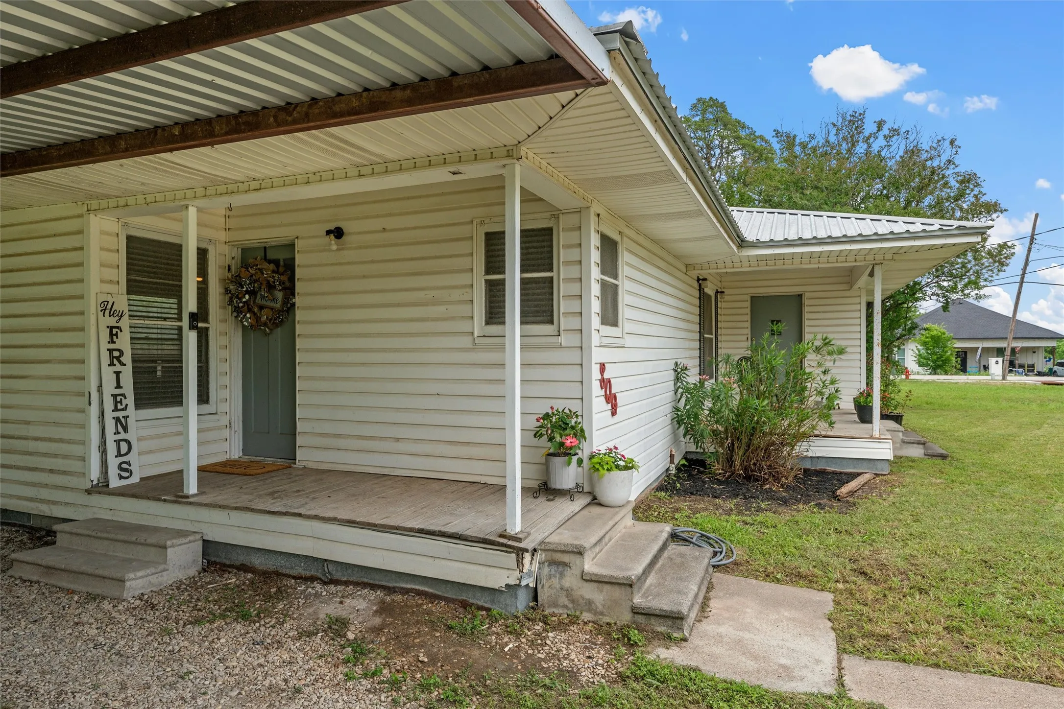 Single Family Residence For Sale in Mc Lennan County , 809 E Limestone Avenue, Mart, Texas 76664, 2 Bedroom, 1 Bathroom, Garage spaces, 1,704 Sqft, built in 1965, mls#21261313, Real Estate Agent in Mart, Homes For Sale in Mc Lennan county, Homes For Sale in Mart, Realtor in Mart Texas, Real Estate Brokerage Independent Realty Texas, Luminita Cordes Realtor