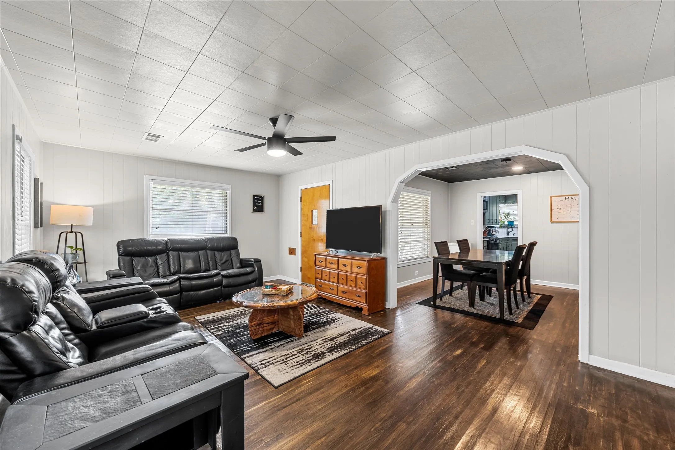 Single Family Residence For Sale in Mc Lennan County , 809 E Limestone Avenue, Mart, Texas 76664, 2 Bedroom, 1 Bathroom, Garage spaces, 1,704 Sqft, built in 1965, mls#21261313, Real Estate Agent in Mart, Homes For Sale in Mc Lennan county, Homes For Sale in Mart, Realtor in Mart Texas, Real Estate Brokerage Independent Realty Texas, Luminita Cordes Realtor