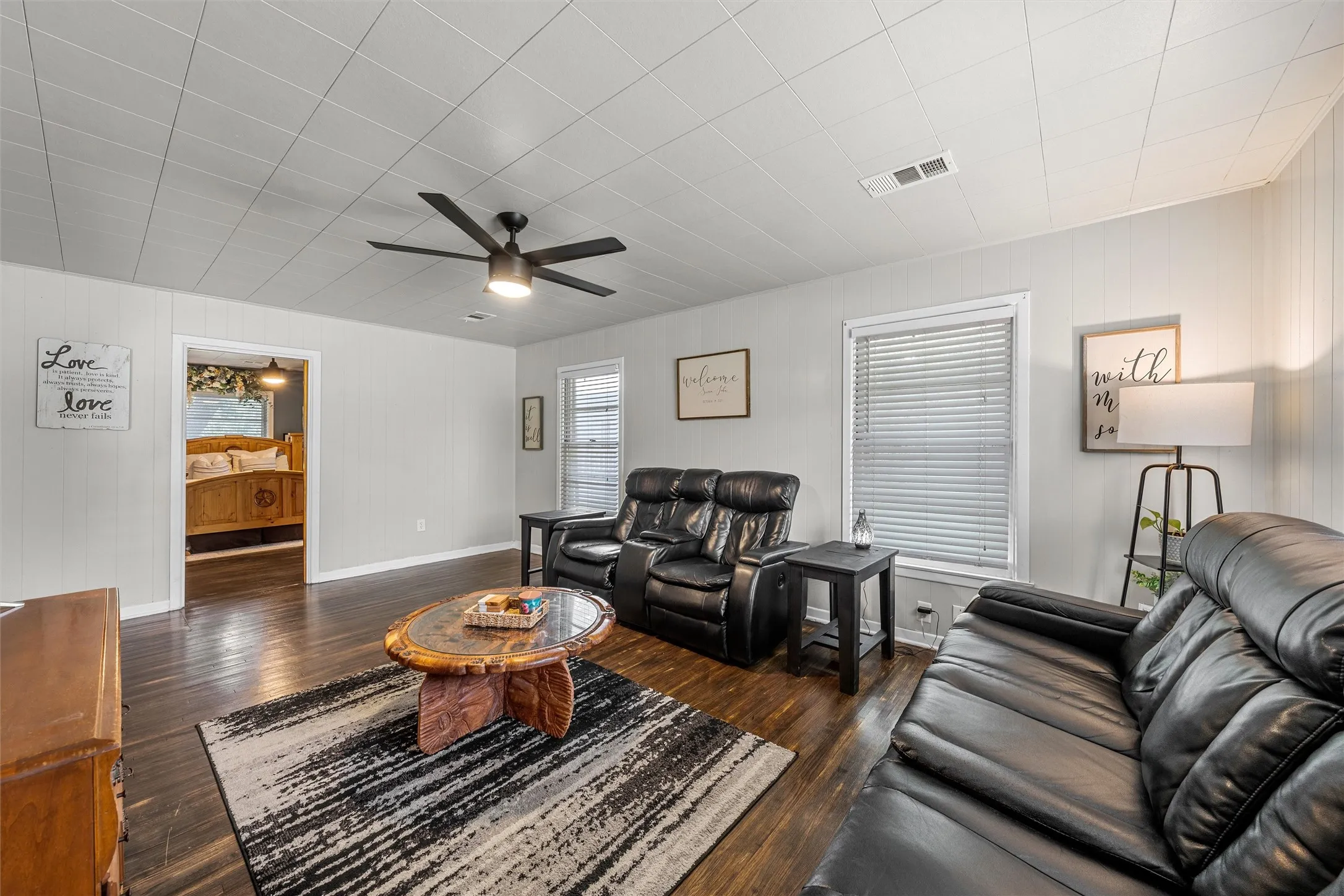 Single Family Residence For Sale in Mc Lennan County , 809 E Limestone Avenue, Mart, Texas 76664, 2 Bedroom, 1 Bathroom, Garage spaces, 1,704 Sqft, built in 1965, mls#21261313, Real Estate Agent in Mart, Homes For Sale in Mc Lennan county, Homes For Sale in Mart, Realtor in Mart Texas, Real Estate Brokerage Independent Realty Texas, Luminita Cordes Realtor