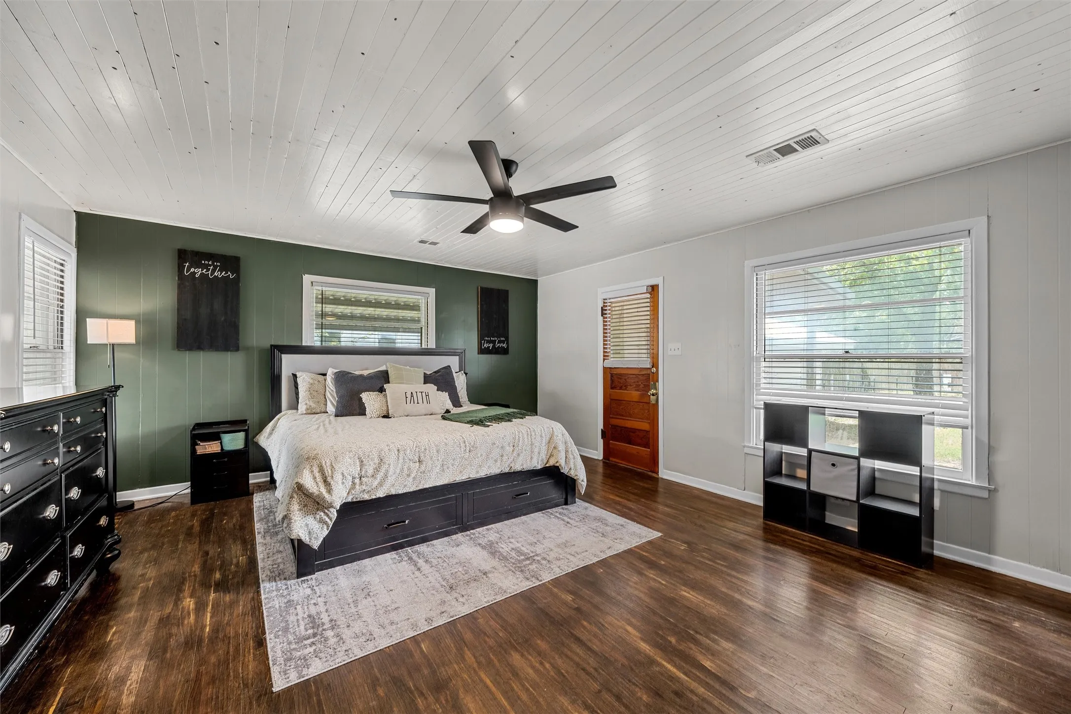 Single Family Residence For Sale in Mc Lennan County , 809 E Limestone Avenue, Mart, Texas 76664, 2 Bedroom, 1 Bathroom, Garage spaces, 1,704 Sqft, built in 1965, mls#21261313, Real Estate Agent in Mart, Homes For Sale in Mc Lennan county, Homes For Sale in Mart, Realtor in Mart Texas, Real Estate Brokerage Independent Realty Texas, Luminita Cordes Realtor