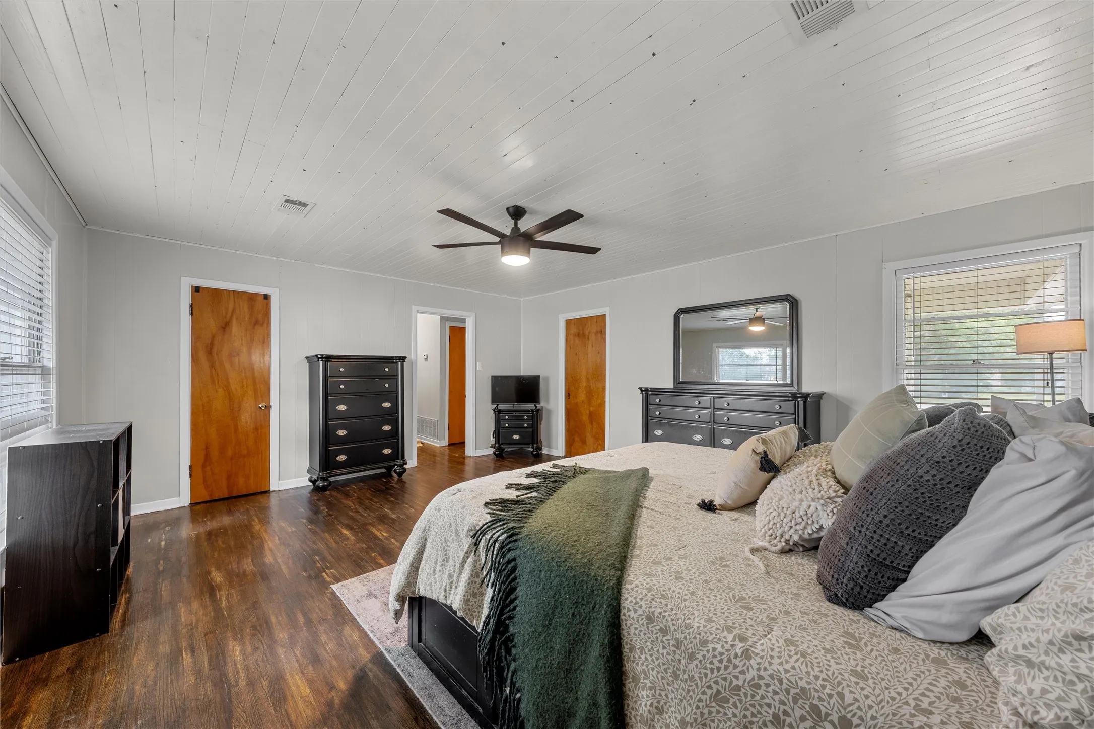 Single Family Residence For Sale in Mc Lennan County , 809 E Limestone Avenue, Mart, Texas 76664, 2 Bedroom, 1 Bathroom, Garage spaces, 1,704 Sqft, built in 1965, mls#21261313, Real Estate Agent in Mart, Homes For Sale in Mc Lennan county, Homes For Sale in Mart, Realtor in Mart Texas, Real Estate Brokerage Independent Realty Texas, Luminita Cordes Realtor