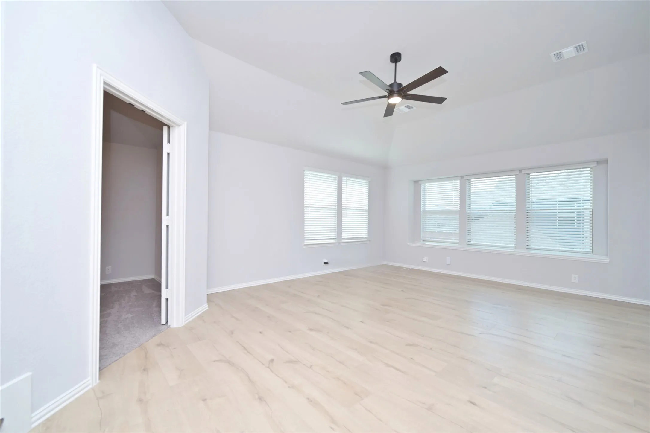 Single Family Residence For Sale in Johnson County , 12600 Eagles Bluff, Godley, Texas 76044, 5 Bedrooms, 5 Bathrooms, 3 Garage spaces, 4,054 Sqft, built in 2024, Price $698,500, mls#21257844, Real Estate Agent in Godley, Homes For Sale in Johnson county, Homes For Sale in Godley, Realtor in Godley Texas, Real Estate Brokerage Independent Realty Texas, Luminita Cordes Realtor