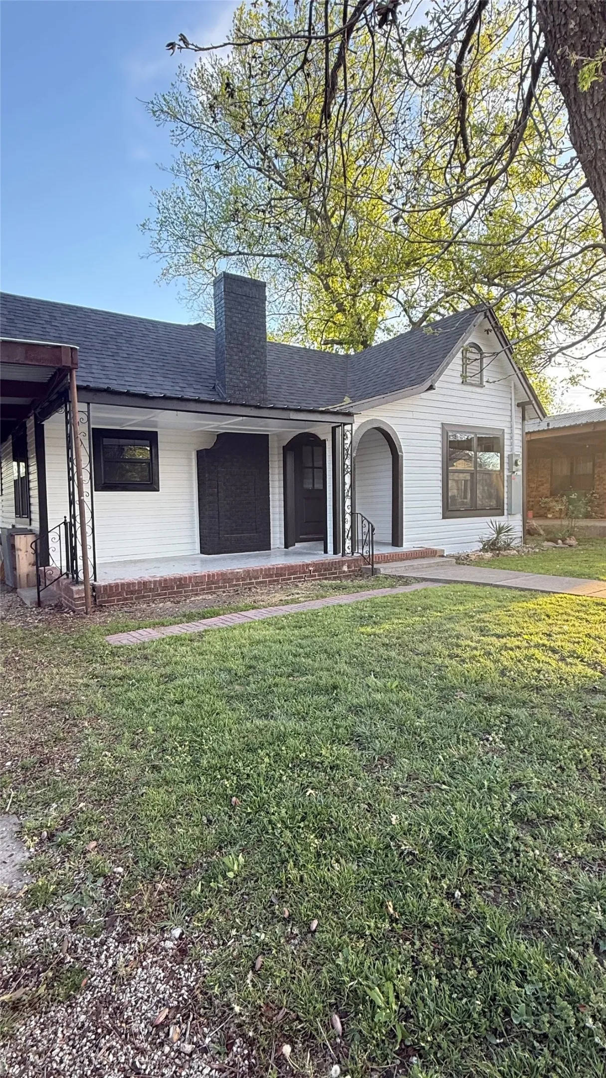 Single Family Residence For Sale in Coleman County , 208 E 9TH Street, Coleman, Texas 76834, 3 Bedroom, 3 Bathroom, Garage spaces, 1,444 Sqft, built in 0, Price $235,000, mls#21262721, Real Estate Agent in Coleman, Homes For Sale in Coleman county, Homes For Sale in Coleman, Realtor in Coleman Texas, Real Estate Brokerage Independent Realty Texas, Luminita Cordes Realtor