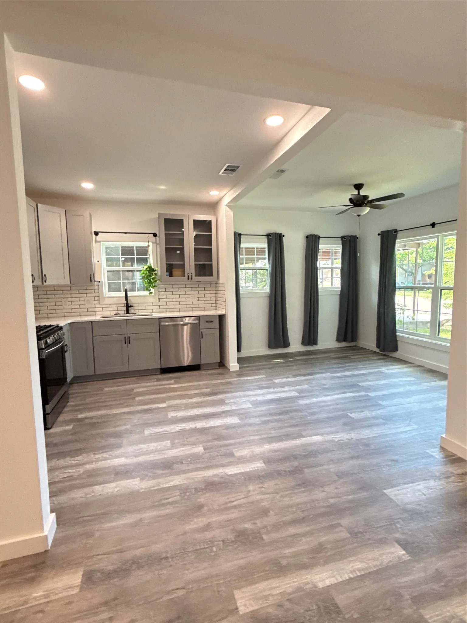 Single Family Residence For Sale in Coleman County , 208 E 9TH Street, Coleman, Texas 76834, 3 Bedroom, 3 Bathroom, Garage spaces, 1,444 Sqft, built in 0, Price $235,000, mls#21262721, Real Estate Agent in Coleman, Homes For Sale in Coleman county, Homes For Sale in Coleman, Realtor in Coleman Texas, Real Estate Brokerage Independent Realty Texas, Luminita Cordes Realtor
