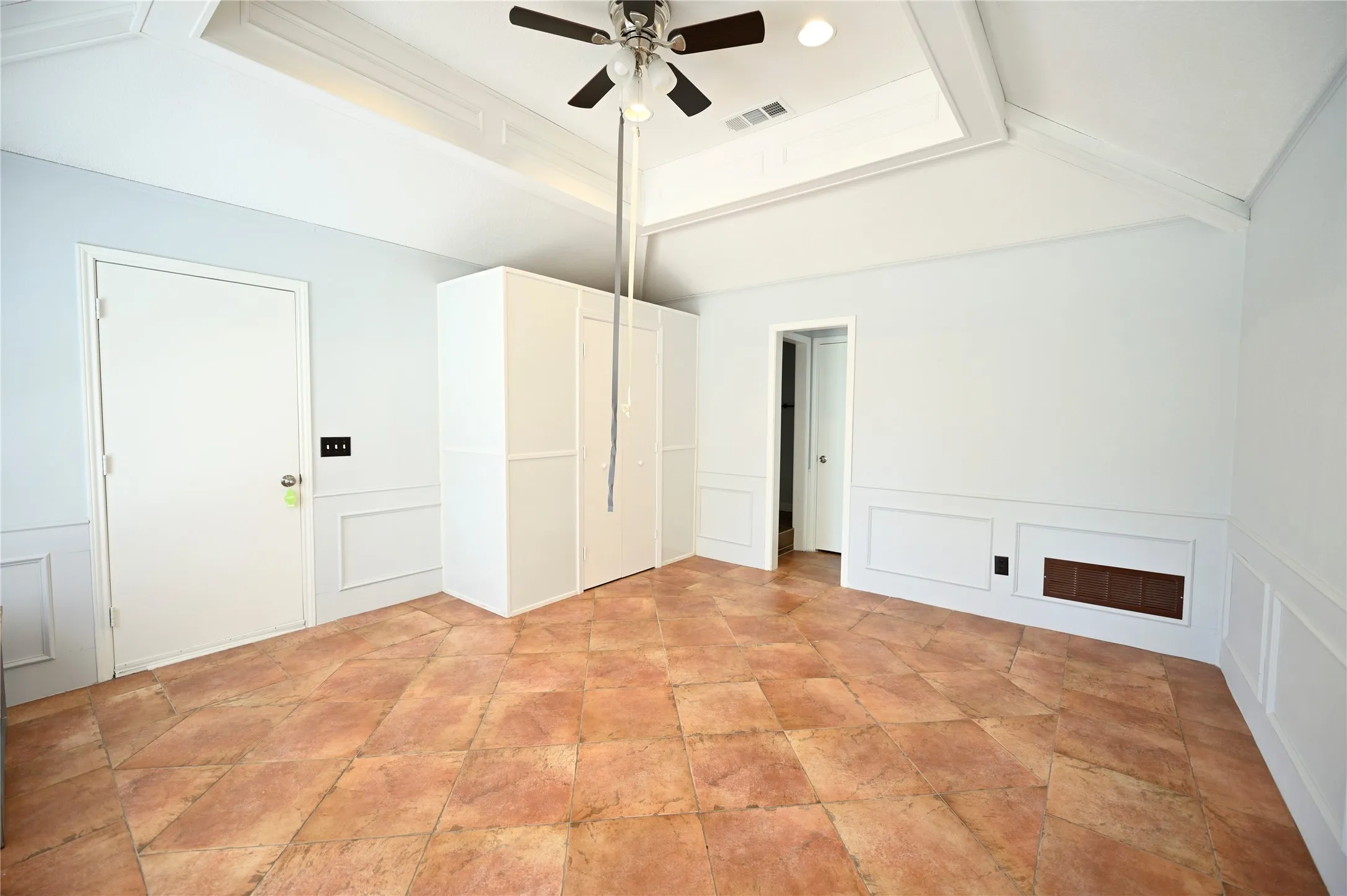 Single Family Residence For Sale in Dallas County , 2430 Beaver Run, Garland, Texas 75044, 3 Bedroom, 3 Bathroom, 2 Garage spaces, 2,196 Sqft, built in 1983, mls#21245205, Real Estate Agent in Garland, Homes For Sale in Dallas county, Homes For Sale in Garland, Realtor in Garland Texas, Real Estate Brokerage Independent Realty Texas, Luminita Cordes Realtor