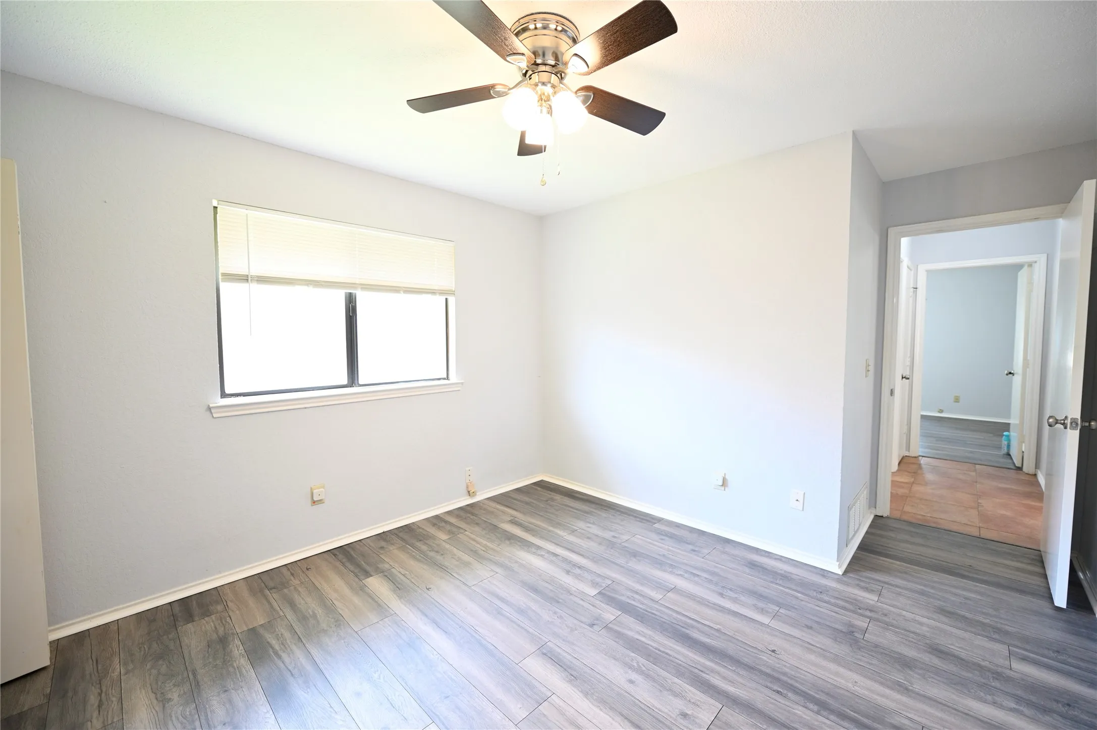 Single Family Residence For Sale in Dallas County , 2430 Beaver Run, Garland, Texas 75044, 3 Bedroom, 3 Bathroom, 2 Garage spaces, 2,196 Sqft, built in 1983, mls#21245205, Real Estate Agent in Garland, Homes For Sale in Dallas county, Homes For Sale in Garland, Realtor in Garland Texas, Real Estate Brokerage Independent Realty Texas, Luminita Cordes Realtor