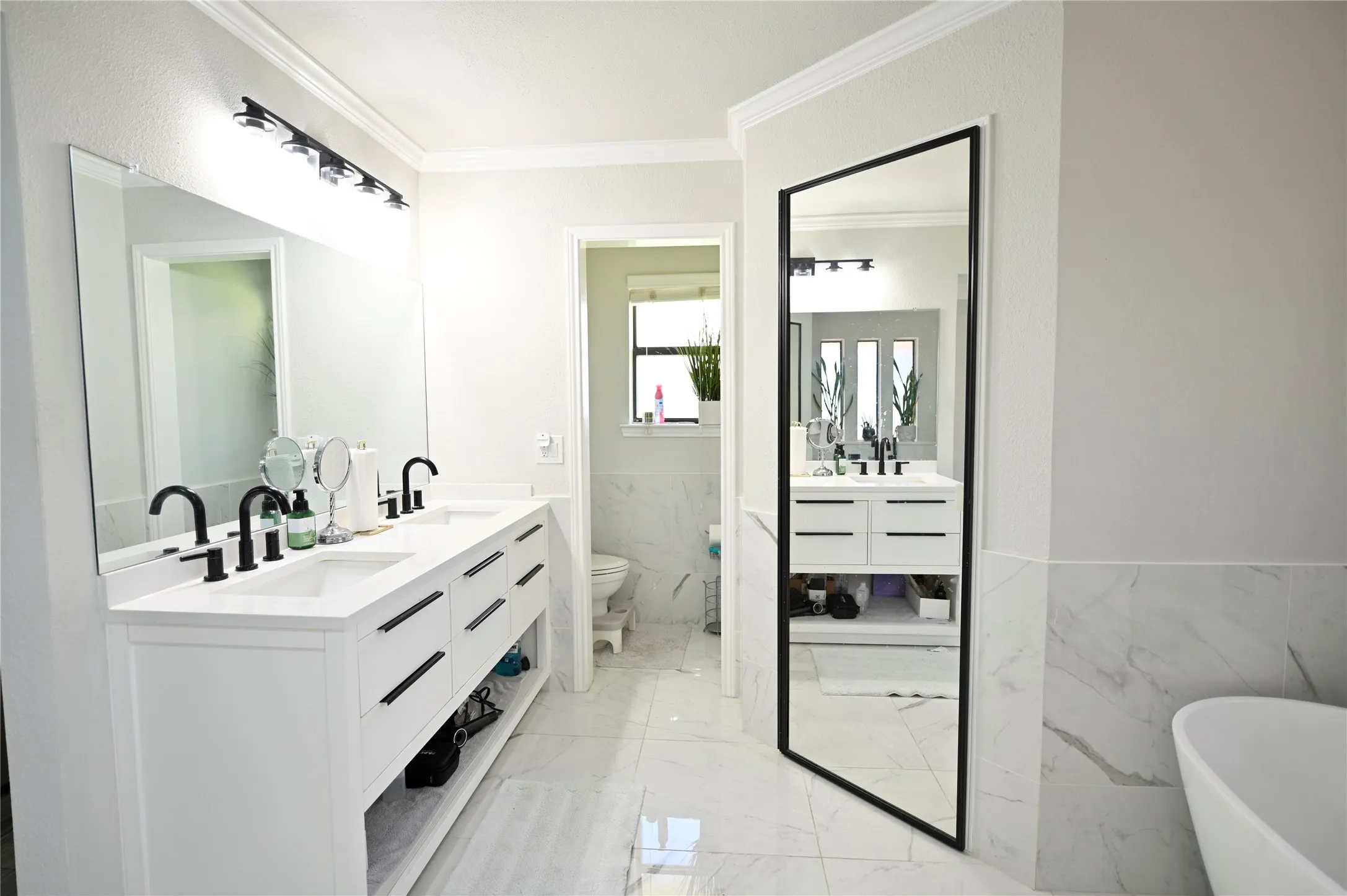 Single Family Residence For Sale in Dallas County , 2430 Beaver Run, Garland, Texas 75044, 3 Bedroom, 3 Bathroom, 2 Garage spaces, 2,196 Sqft, built in 1983, mls#21245205, Real Estate Agent in Garland, Homes For Sale in Dallas county, Homes For Sale in Garland, Realtor in Garland Texas, Real Estate Brokerage Independent Realty Texas, Luminita Cordes Realtor