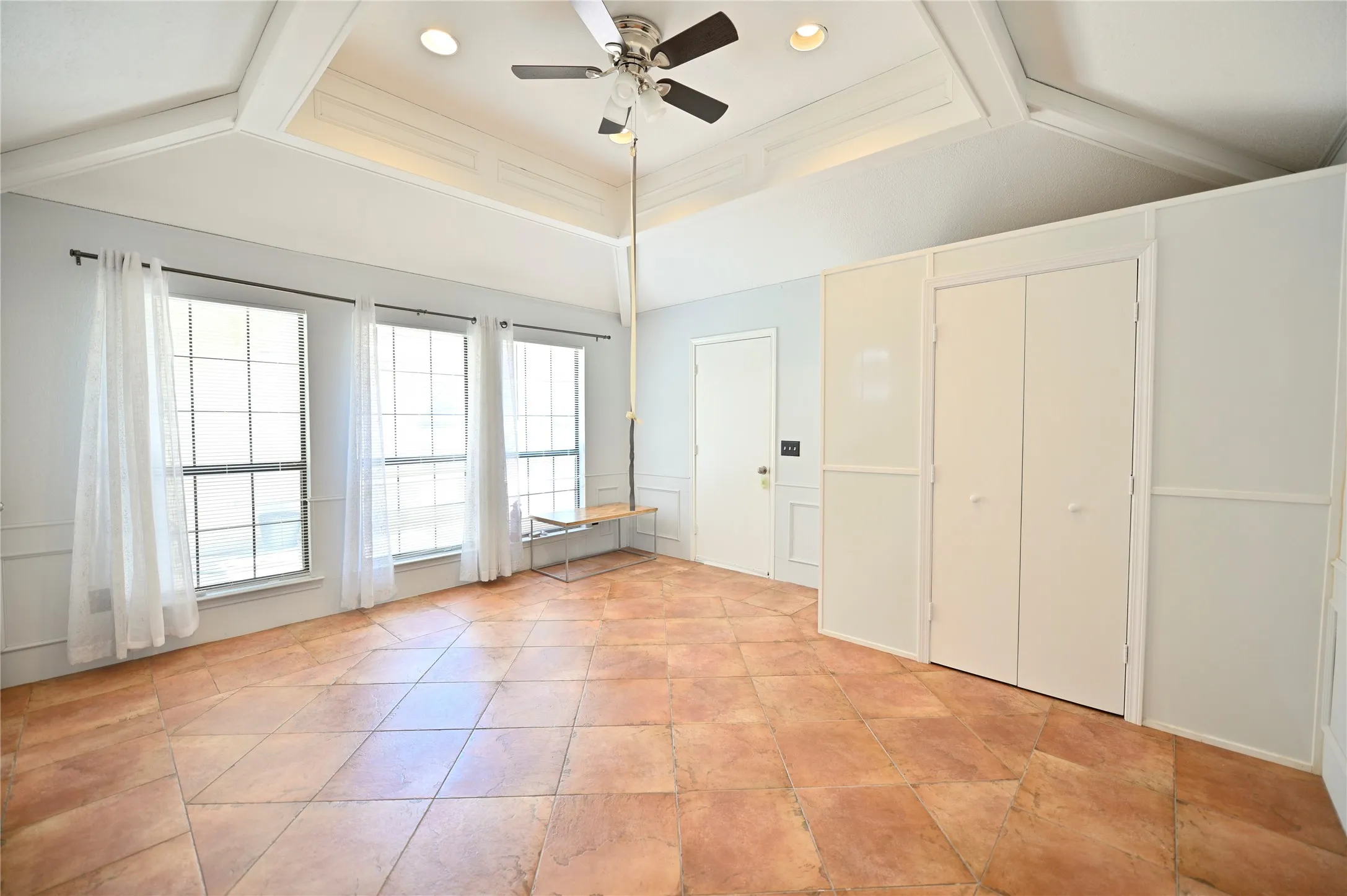 Single Family Residence For Sale in Dallas County , 2430 Beaver Run, Garland, Texas 75044, 3 Bedroom, 3 Bathroom, 2 Garage spaces, 2,196 Sqft, built in 1983, mls#21245205, Real Estate Agent in Garland, Homes For Sale in Dallas county, Homes For Sale in Garland, Realtor in Garland Texas, Real Estate Brokerage Independent Realty Texas, Luminita Cordes Realtor