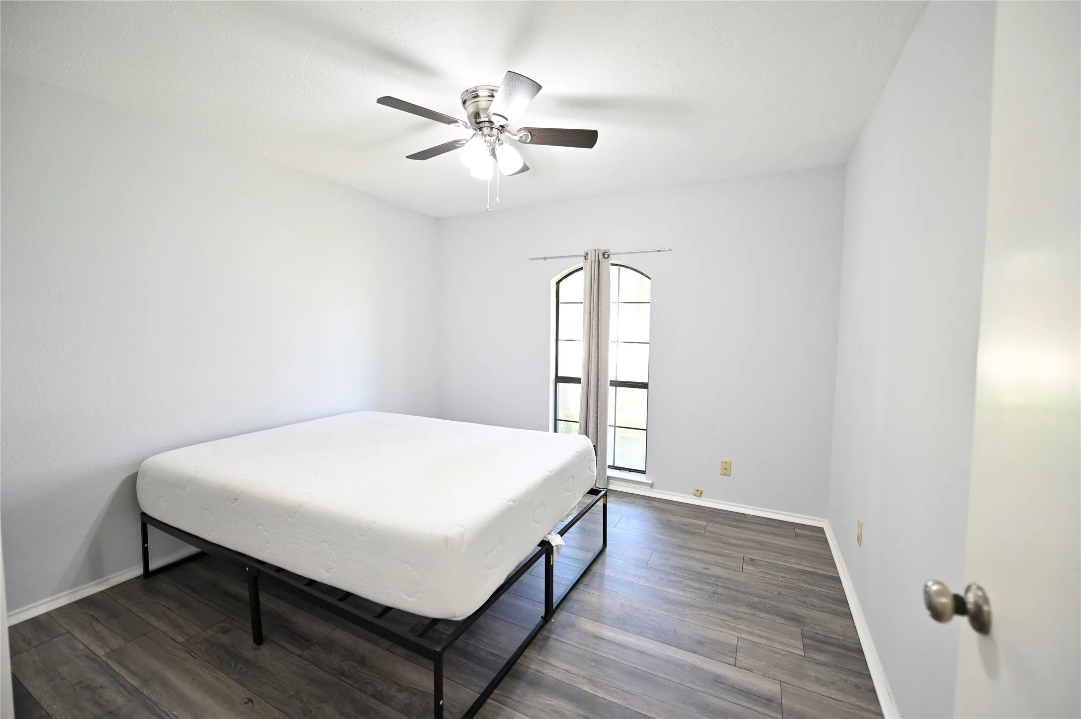 Single Family Residence For Sale in Dallas County , 2430 Beaver Run, Garland, Texas 75044, 3 Bedroom, 3 Bathroom, 2 Garage spaces, 2,196 Sqft, built in 1983, mls#21245205, Real Estate Agent in Garland, Homes For Sale in Dallas county, Homes For Sale in Garland, Realtor in Garland Texas, Real Estate Brokerage Independent Realty Texas, Luminita Cordes Realtor