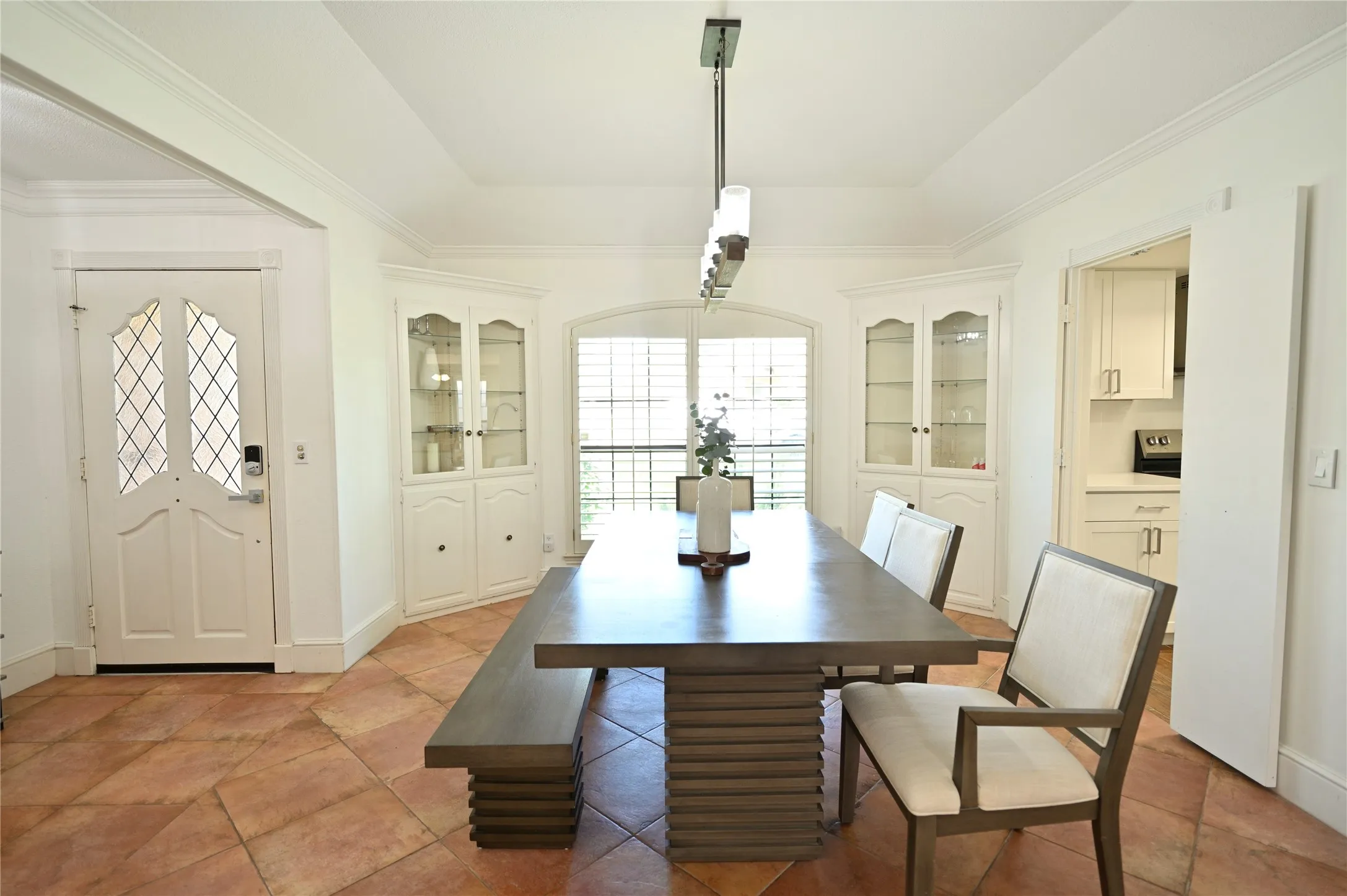 Single Family Residence For Sale in Dallas County , 2430 Beaver Run, Garland, Texas 75044, 3 Bedroom, 3 Bathroom, 2 Garage spaces, 2,196 Sqft, built in 1983, mls#21245205, Real Estate Agent in Garland, Homes For Sale in Dallas county, Homes For Sale in Garland, Realtor in Garland Texas, Real Estate Brokerage Independent Realty Texas, Luminita Cordes Realtor