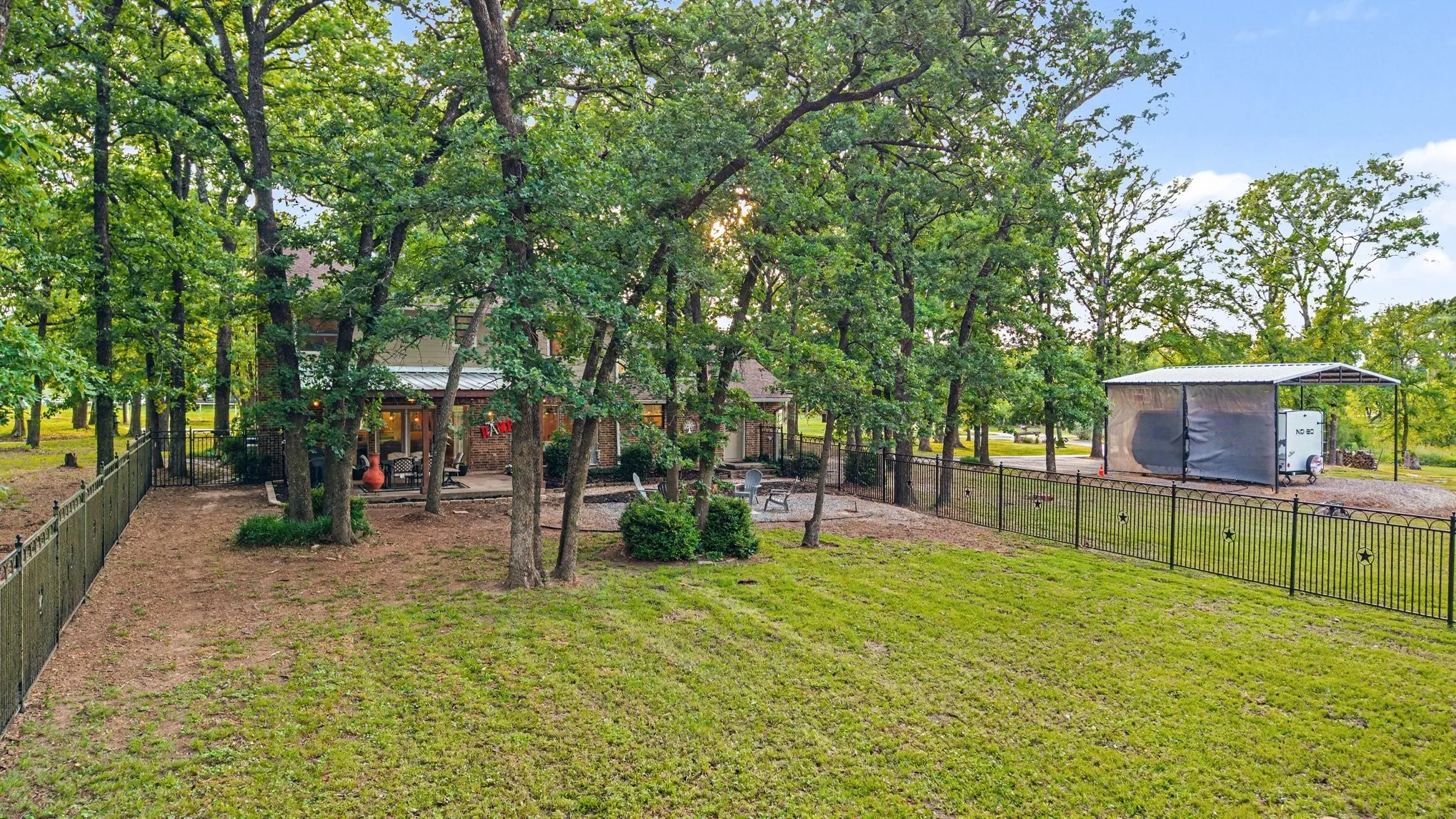 Single Family Residence For Sale in Cooke County , 380 County Road 123, Gainesville, Texas 76240, 4 Bedroom, 3 Bathroom, 2 Garage spaces, 2,220 Sqft, built in 1978, mls#21262318, Real Estate Agent in Gainesville, Homes For Sale in Cooke county, Homes For Sale in Gainesville, Realtor in Gainesville Texas, Real Estate Brokerage Independent Realty Texas, Luminita Cordes Realtor