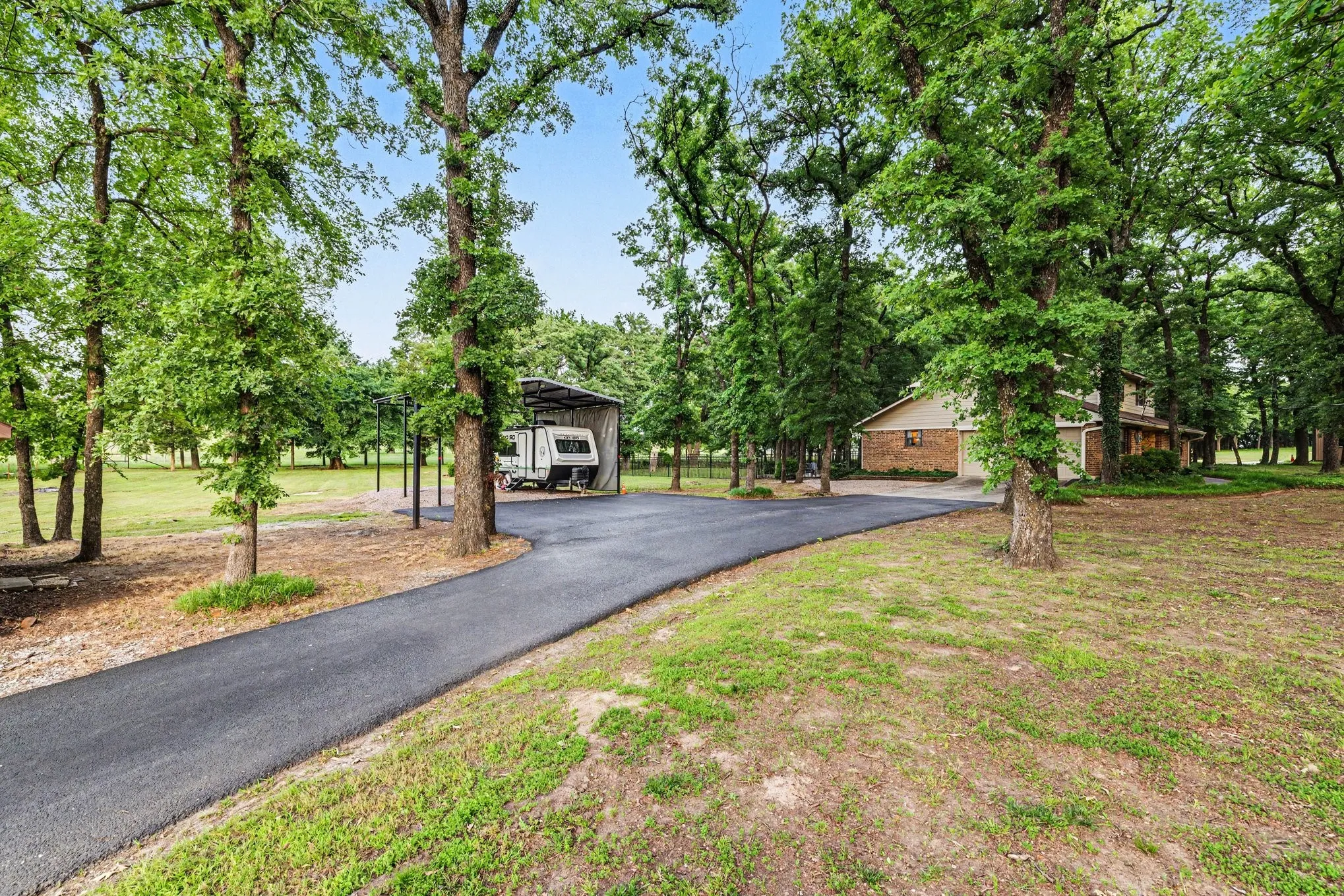 Single Family Residence For Sale in Cooke County , 380 County Road 123, Gainesville, Texas 76240, 4 Bedroom, 3 Bathroom, 2 Garage spaces, 2,220 Sqft, built in 1978, mls#21262318, Real Estate Agent in Gainesville, Homes For Sale in Cooke county, Homes For Sale in Gainesville, Realtor in Gainesville Texas, Real Estate Brokerage Independent Realty Texas, Luminita Cordes Realtor
