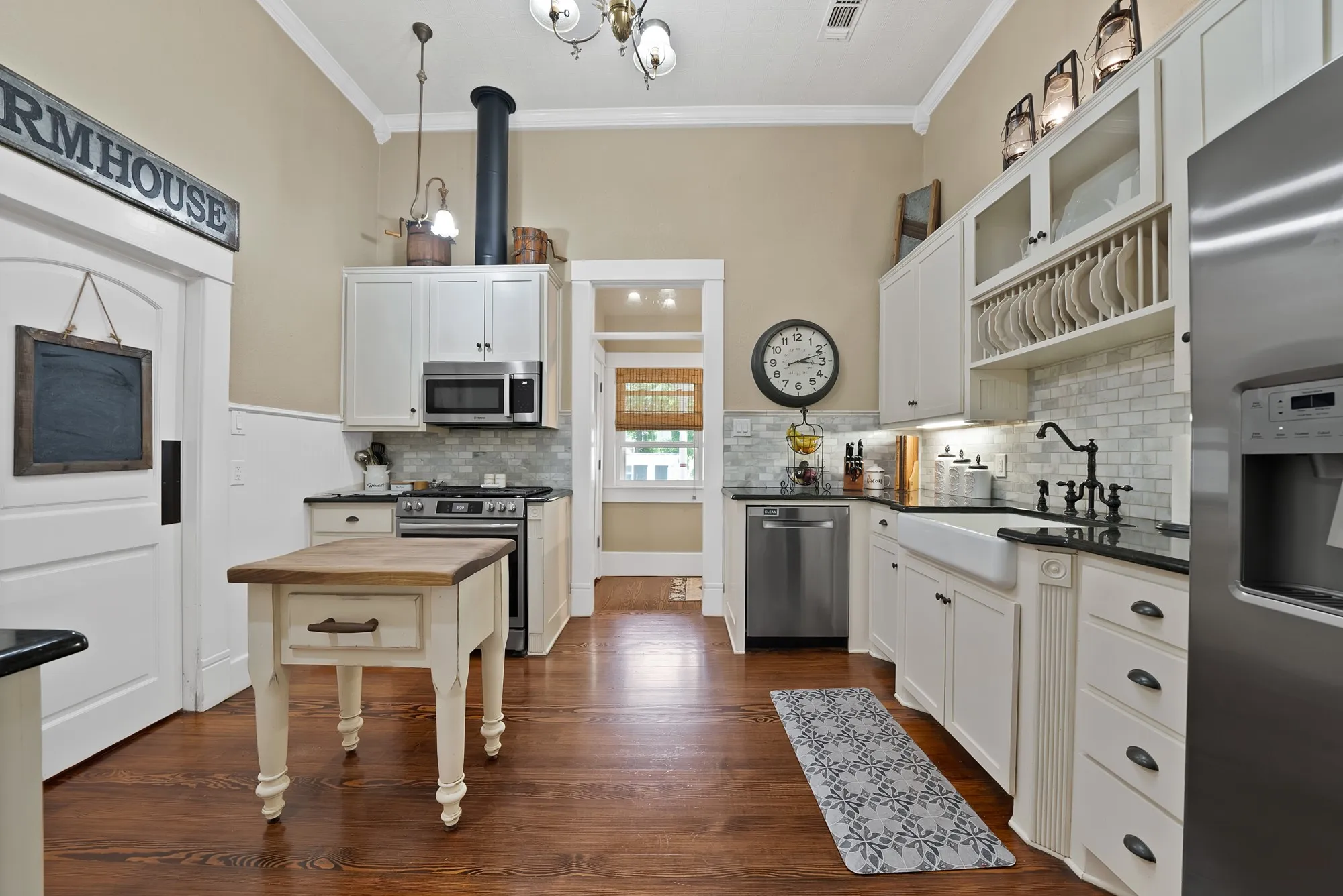 Single Family Residence For Sale in Parker County , 410 W Spring Street, Weatherford, Texas 76086, 3 Bedroom, 2 Bathroom, Garage spaces, 1,838 Sqft, built in 1892, mls#21259950, Real Estate Agent in Weatherford, Homes For Sale in Parker county, Homes For Sale in Weatherford, Realtor in Weatherford Texas, Real Estate Brokerage Independent Realty Texas, Luminita Cordes Realtor