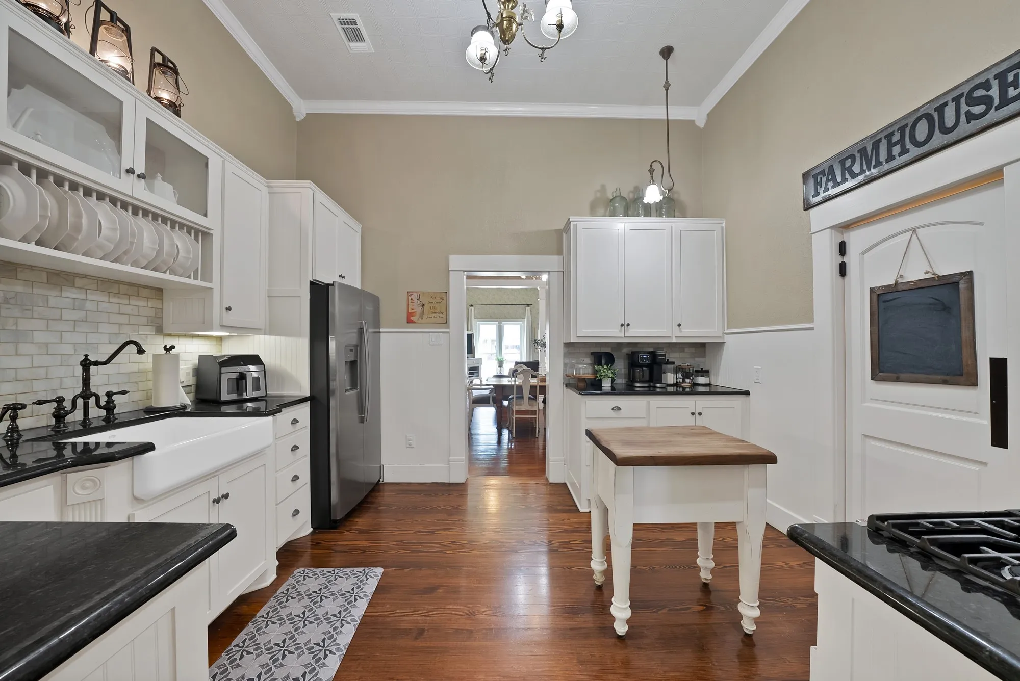 Single Family Residence For Sale in Parker County , 410 W Spring Street, Weatherford, Texas 76086, 3 Bedroom, 2 Bathroom, Garage spaces, 1,838 Sqft, built in 1892, mls#21259950, Real Estate Agent in Weatherford, Homes For Sale in Parker county, Homes For Sale in Weatherford, Realtor in Weatherford Texas, Real Estate Brokerage Independent Realty Texas, Luminita Cordes Realtor