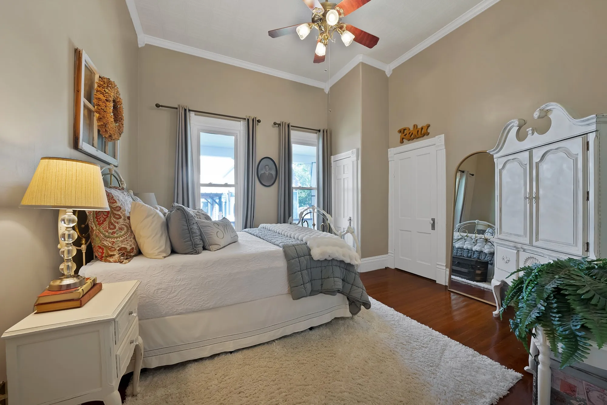 Single Family Residence For Sale in Parker County , 410 W Spring Street, Weatherford, Texas 76086, 3 Bedroom, 2 Bathroom, Garage spaces, 1,838 Sqft, built in 1892, mls#21259950, Real Estate Agent in Weatherford, Homes For Sale in Parker county, Homes For Sale in Weatherford, Realtor in Weatherford Texas, Real Estate Brokerage Independent Realty Texas, Luminita Cordes Realtor