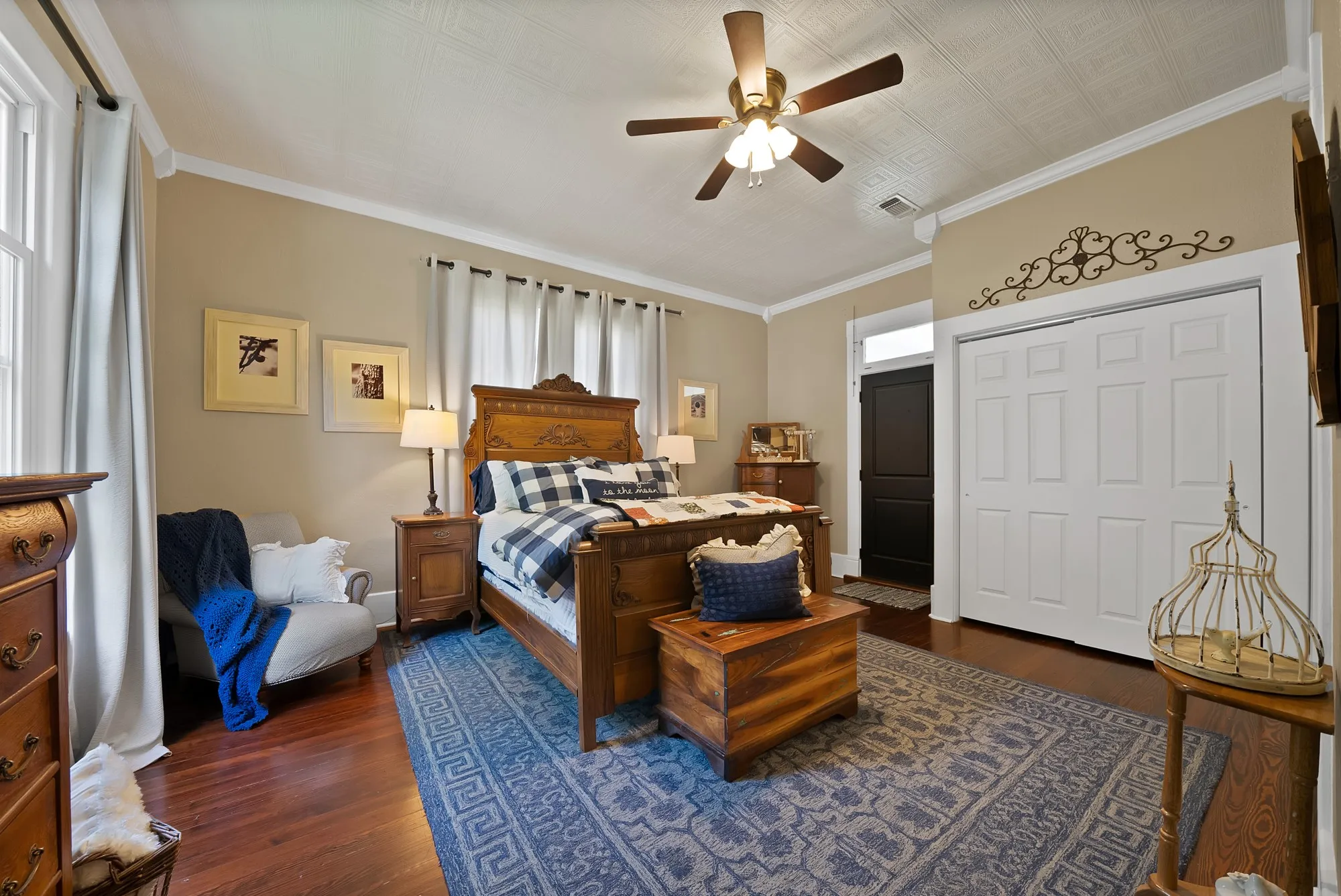 Single Family Residence For Sale in Parker County , 410 W Spring Street, Weatherford, Texas 76086, 3 Bedroom, 2 Bathroom, Garage spaces, 1,838 Sqft, built in 1892, mls#21259950, Real Estate Agent in Weatherford, Homes For Sale in Parker county, Homes For Sale in Weatherford, Realtor in Weatherford Texas, Real Estate Brokerage Independent Realty Texas, Luminita Cordes Realtor