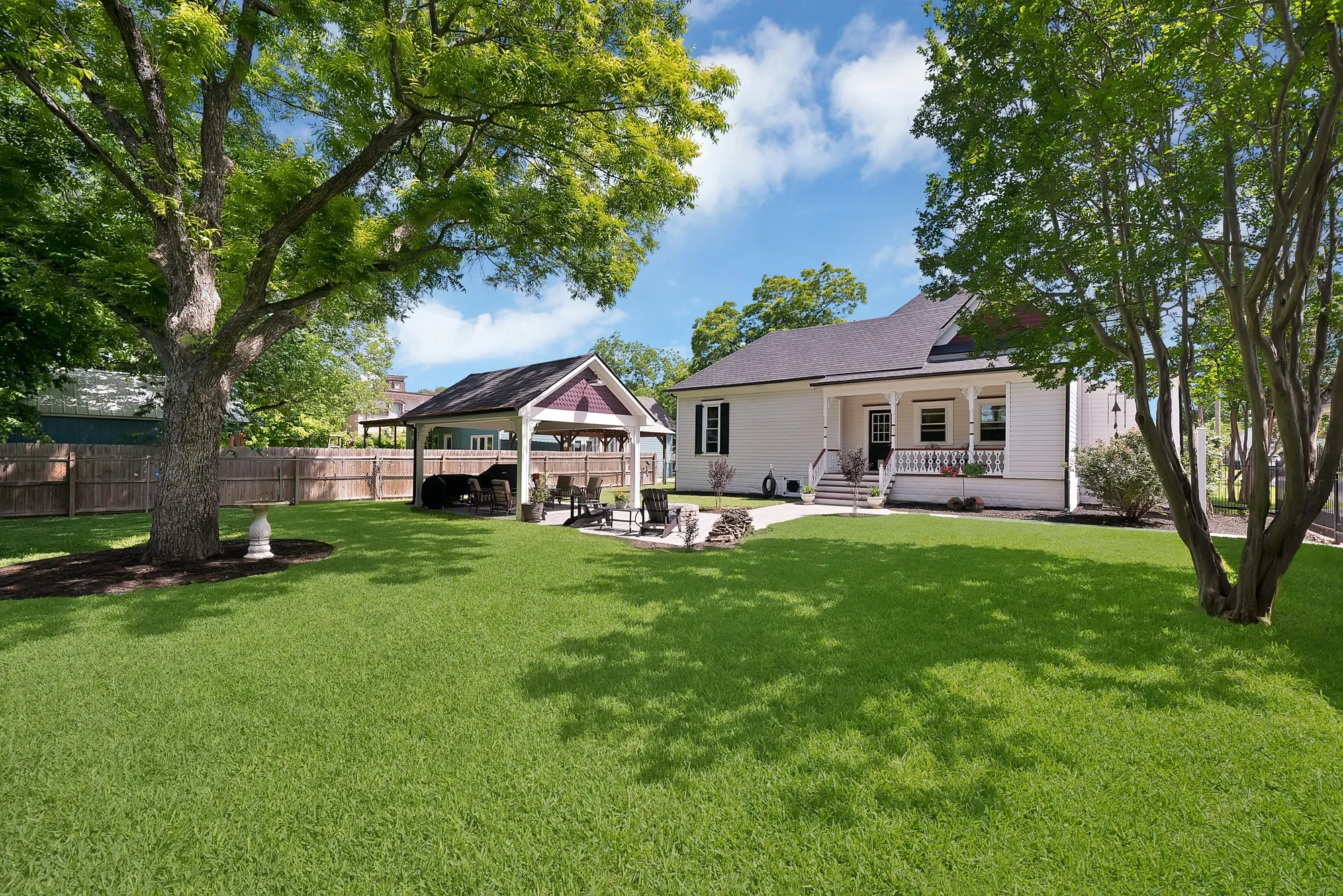 Single Family Residence For Sale in Parker County , 410 W Spring Street, Weatherford, Texas 76086, 3 Bedroom, 2 Bathroom, Garage spaces, 1,838 Sqft, built in 1892, mls#21259950, Real Estate Agent in Weatherford, Homes For Sale in Parker county, Homes For Sale in Weatherford, Realtor in Weatherford Texas, Real Estate Brokerage Independent Realty Texas, Luminita Cordes Realtor