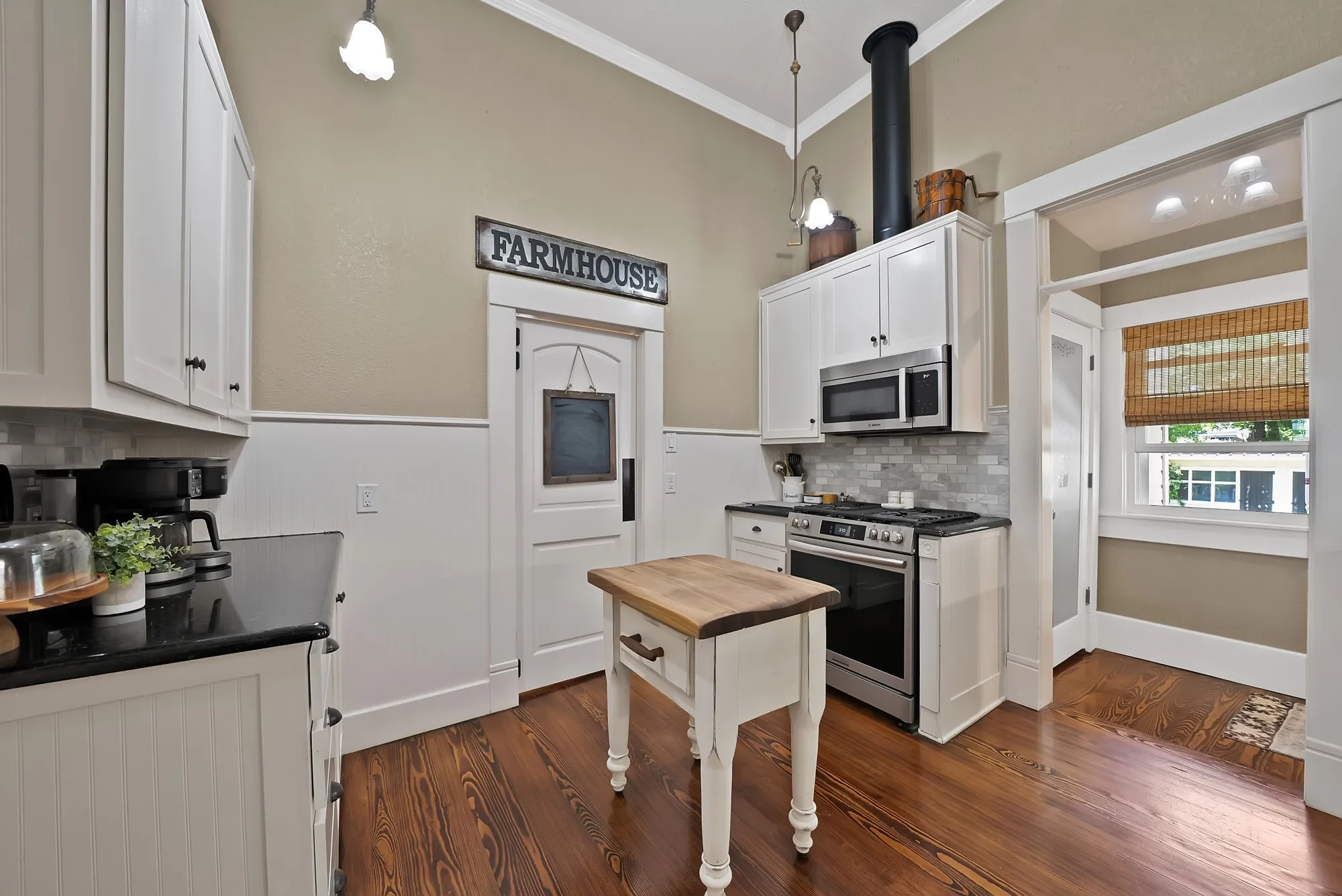 Single Family Residence For Sale in Parker County , 410 W Spring Street, Weatherford, Texas 76086, 3 Bedroom, 2 Bathroom, Garage spaces, 1,838 Sqft, built in 1892, mls#21259950, Real Estate Agent in Weatherford, Homes For Sale in Parker county, Homes For Sale in Weatherford, Realtor in Weatherford Texas, Real Estate Brokerage Independent Realty Texas, Luminita Cordes Realtor