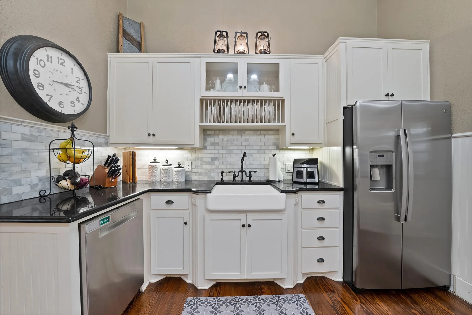 Single Family Residence For Sale in Parker County , 410 W Spring Street, Weatherford, Texas 76086, 3 Bedroom, 2 Bathroom, Garage spaces, 1,838 Sqft, built in 1892, mls#21259950, Real Estate Agent in Weatherford, Homes For Sale in Parker county, Homes For Sale in Weatherford, Realtor in Weatherford Texas, Real Estate Brokerage Independent Realty Texas, Luminita Cordes Realtor