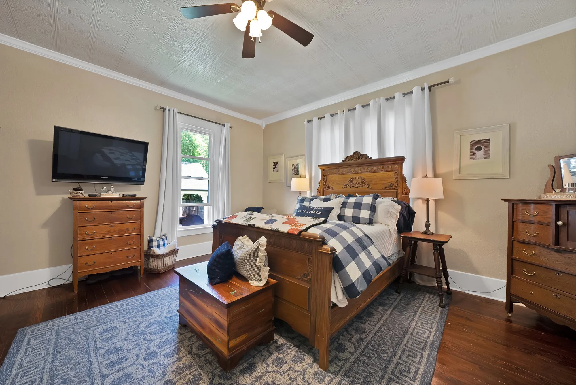 Single Family Residence For Sale in Parker County , 410 W Spring Street, Weatherford, Texas 76086, 3 Bedroom, 2 Bathroom, Garage spaces, 1,838 Sqft, built in 1892, mls#21259950, Real Estate Agent in Weatherford, Homes For Sale in Parker county, Homes For Sale in Weatherford, Realtor in Weatherford Texas, Real Estate Brokerage Independent Realty Texas, Luminita Cordes Realtor