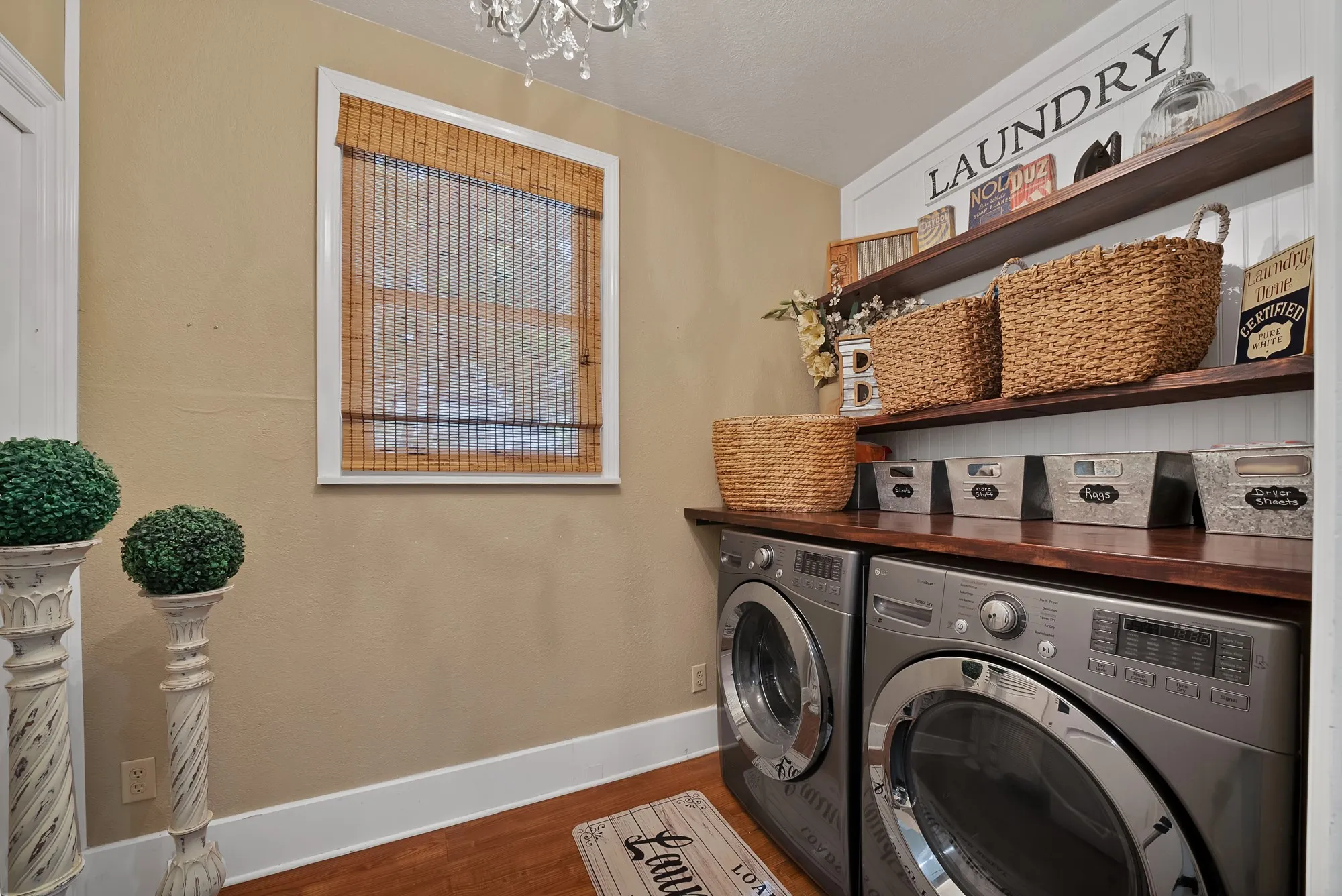 Single Family Residence For Sale in Parker County , 410 W Spring Street, Weatherford, Texas 76086, 3 Bedroom, 2 Bathroom, Garage spaces, 1,838 Sqft, built in 1892, mls#21259950, Real Estate Agent in Weatherford, Homes For Sale in Parker county, Homes For Sale in Weatherford, Realtor in Weatherford Texas, Real Estate Brokerage Independent Realty Texas, Luminita Cordes Realtor
