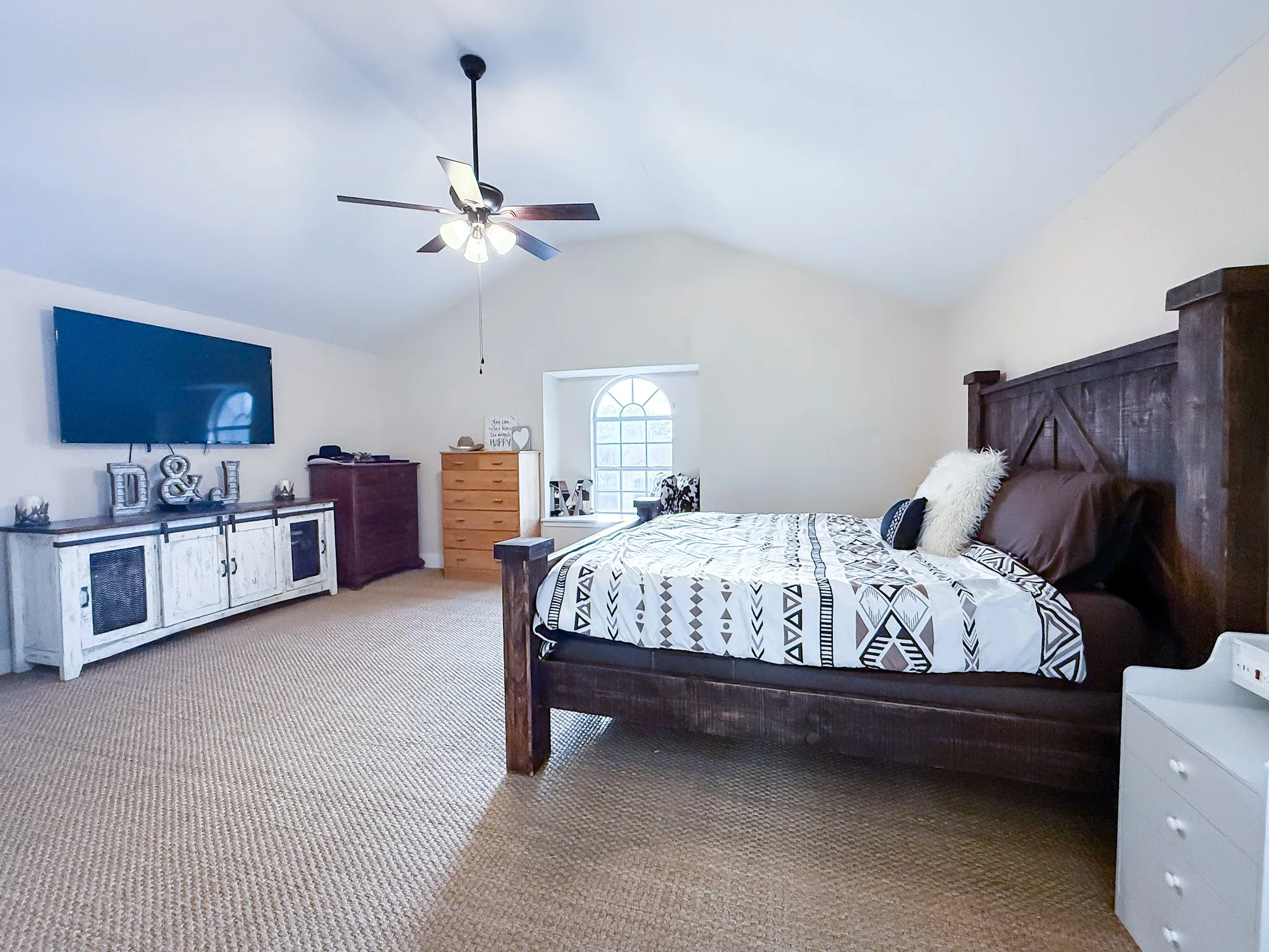 Single Family Residence For Sale in Tarrant County , 5107 Ridge Pointe Drive, Arlington, Texas 76017, 4 Bedroom, 3 Bathroom, 2 Garage spaces, 2,019 Sqft, built in 1995, mls#21261523, Real Estate Agent in Arlington, Homes For Sale in Tarrant county, Homes For Sale in Arlington, Realtor in Arlington Texas, Real Estate Brokerage Independent Realty Texas, Luminita Cordes Realtor