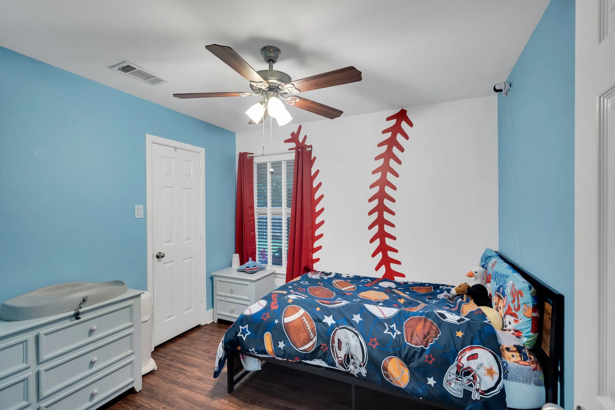 Single Family Residence For Sale in Tarrant County , 5107 Ridge Pointe Drive, Arlington, Texas 76017, 4 Bedroom, 3 Bathroom, 2 Garage spaces, 2,019 Sqft, built in 1995, mls#21261523, Real Estate Agent in Arlington, Homes For Sale in Tarrant county, Homes For Sale in Arlington, Realtor in Arlington Texas, Real Estate Brokerage Independent Realty Texas, Luminita Cordes Realtor