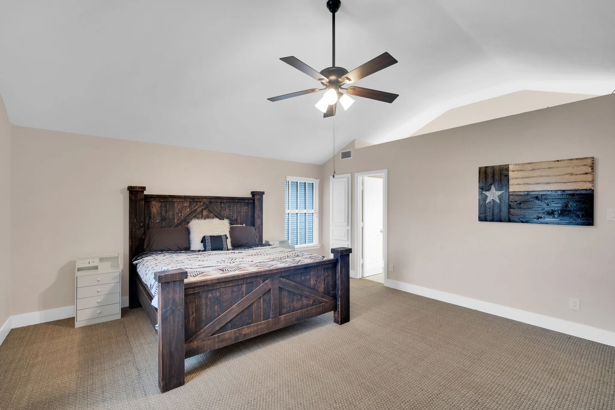 Single Family Residence For Sale in Tarrant County , 5107 Ridge Pointe Drive, Arlington, Texas 76017, 4 Bedroom, 3 Bathroom, 2 Garage spaces, 2,019 Sqft, built in 1995, mls#21261523, Real Estate Agent in Arlington, Homes For Sale in Tarrant county, Homes For Sale in Arlington, Realtor in Arlington Texas, Real Estate Brokerage Independent Realty Texas, Luminita Cordes Realtor