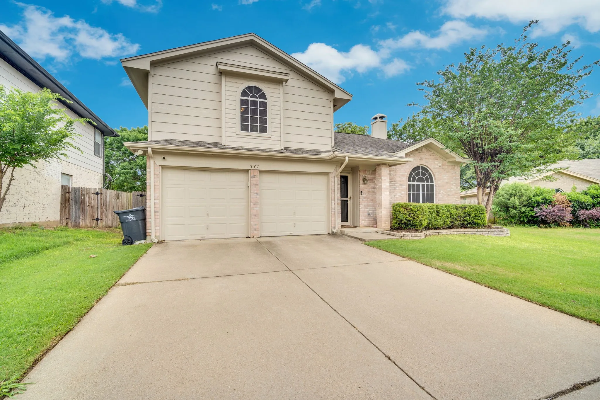 Single Family Residence For Sale in Tarrant County , 5107 Ridge Pointe Drive, Arlington, Texas 76017, 4 Bedroom, 3 Bathroom, 2 Garage spaces, 2,019 Sqft, built in 1995, mls#21261523, Real Estate Agent in Arlington, Homes For Sale in Tarrant county, Homes For Sale in Arlington, Realtor in Arlington Texas, Real Estate Brokerage Independent Realty Texas, Luminita Cordes Realtor