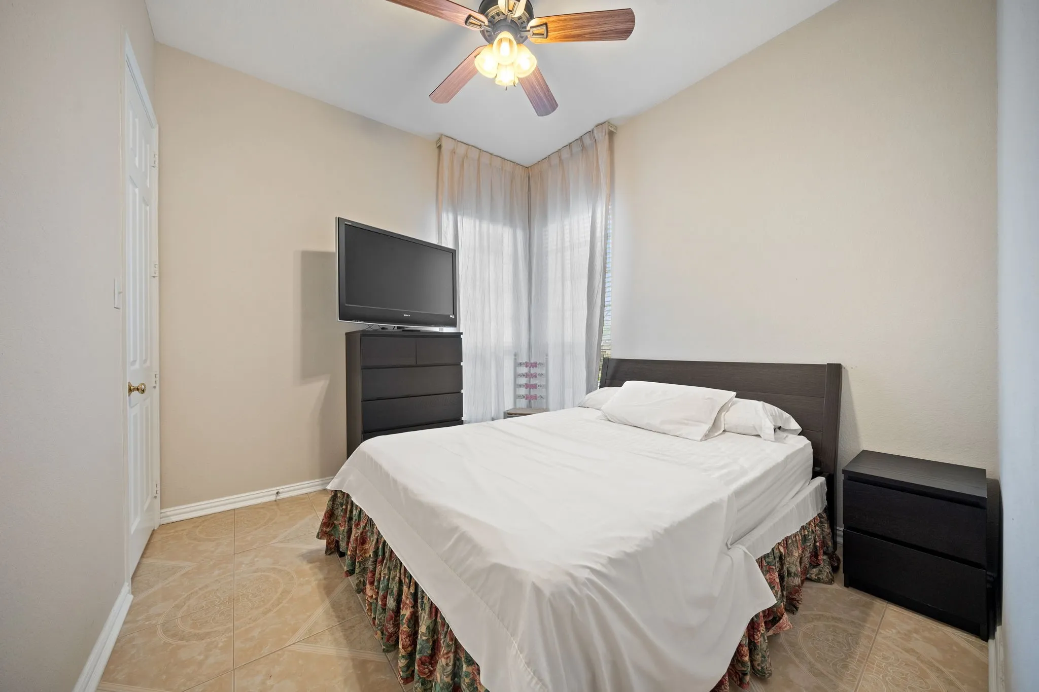 Single Family Residence For Rent in Rockwall County , 1571 Coastal Drive, Rockwall, Texas 75087, 5 Bedroom, 4 Bathroom, 2 Garage spaces, 3,618 Sqft, built in 2002, mls#21262779, Real Estate Agent in Rockwall, Homes For Rent in Rockwall county, Homes For Rent in Rockwall, Realtor in Rockwall Texas, Real Estate Brokerage Independent Realty Texas, Luminita Cordes Realtor