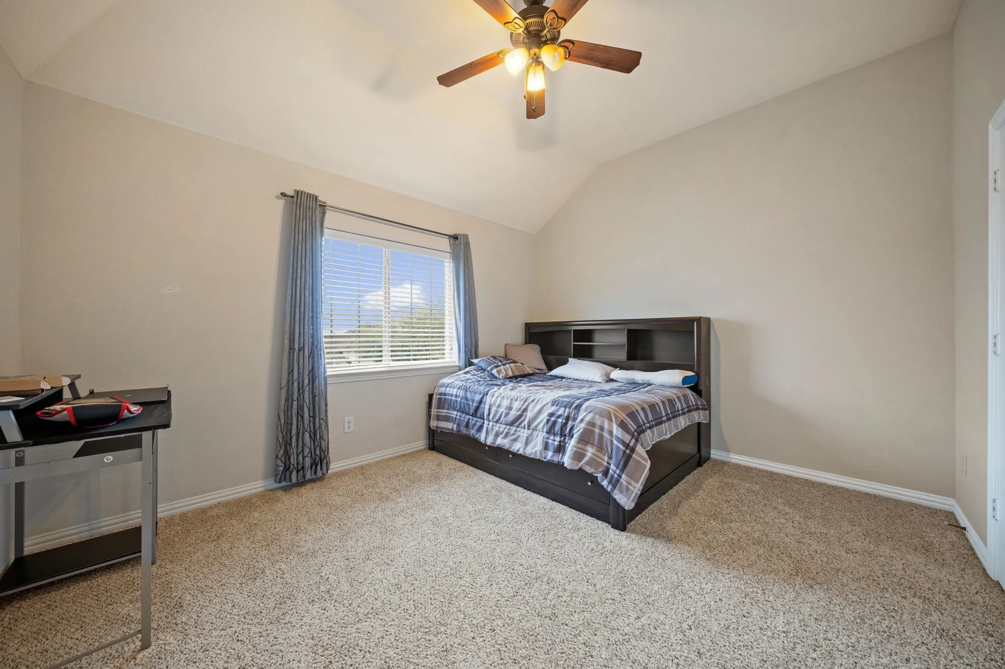 Single Family Residence For Rent in Rockwall County , 1571 Coastal Drive, Rockwall, Texas 75087, 5 Bedroom, 4 Bathroom, 2 Garage spaces, 3,618 Sqft, built in 2002, mls#21262779, Real Estate Agent in Rockwall, Homes For Rent in Rockwall county, Homes For Rent in Rockwall, Realtor in Rockwall Texas, Real Estate Brokerage Independent Realty Texas, Luminita Cordes Realtor