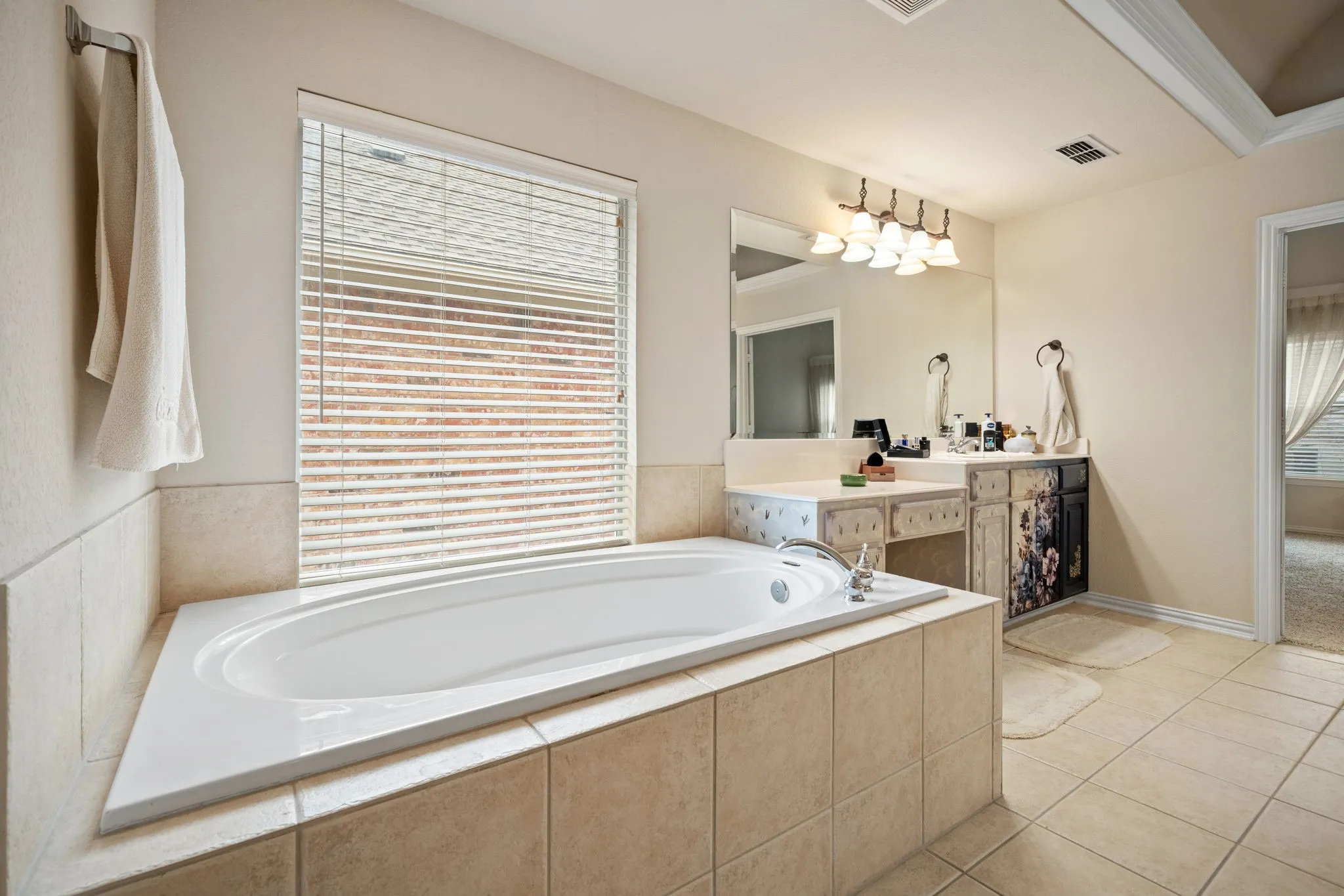 Single Family Residence For Rent in Rockwall County , 1571 Coastal Drive, Rockwall, Texas 75087, 5 Bedroom, 4 Bathroom, 2 Garage spaces, 3,618 Sqft, built in 2002, mls#21262779, Real Estate Agent in Rockwall, Homes For Rent in Rockwall county, Homes For Rent in Rockwall, Realtor in Rockwall Texas, Real Estate Brokerage Independent Realty Texas, Luminita Cordes Realtor