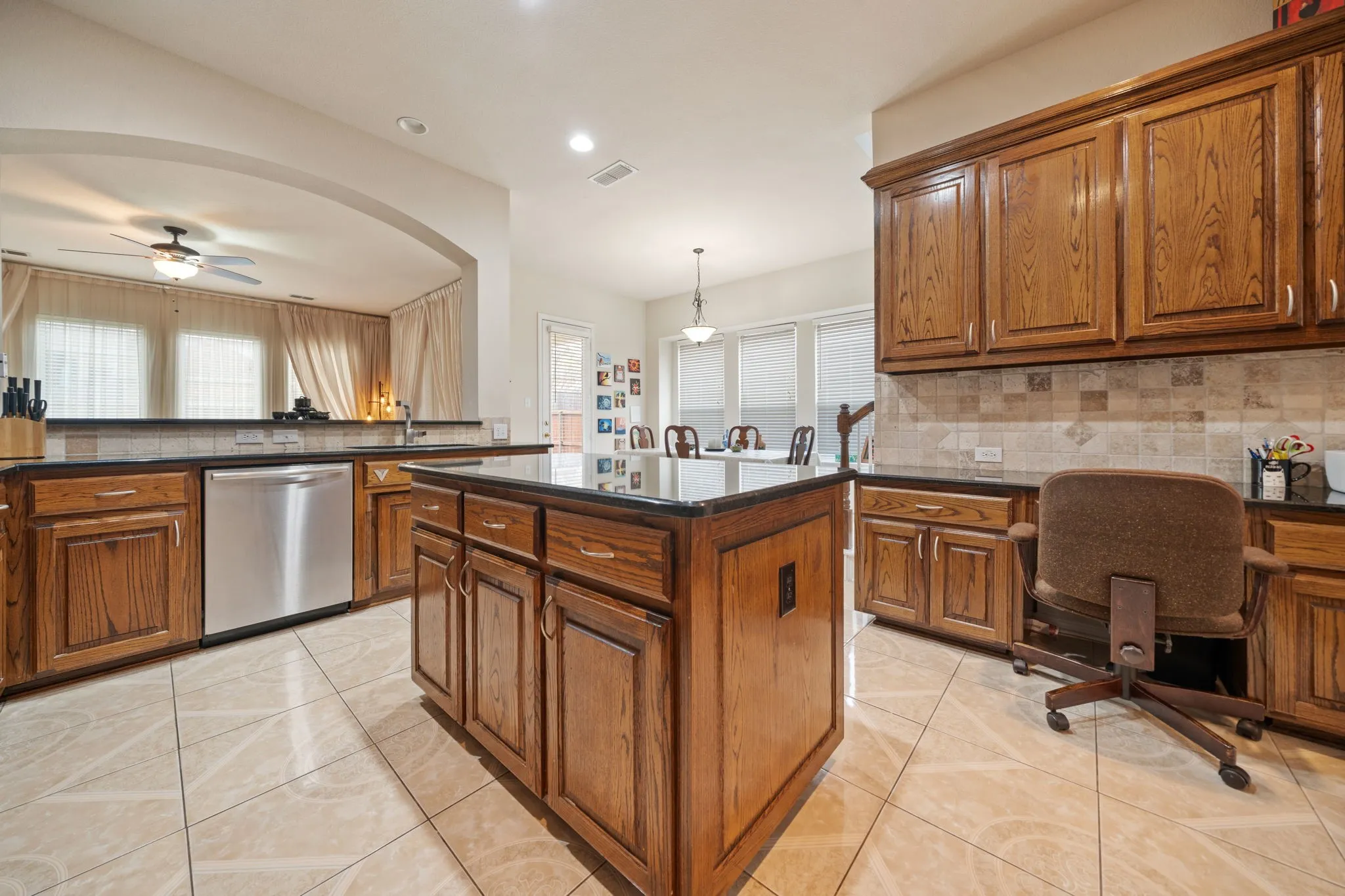 Single Family Residence For Rent in Rockwall County , 1571 Coastal Drive, Rockwall, Texas 75087, 5 Bedroom, 4 Bathroom, 2 Garage spaces, 3,618 Sqft, built in 2002, mls#21262779, Real Estate Agent in Rockwall, Homes For Rent in Rockwall county, Homes For Rent in Rockwall, Realtor in Rockwall Texas, Real Estate Brokerage Independent Realty Texas, Luminita Cordes Realtor