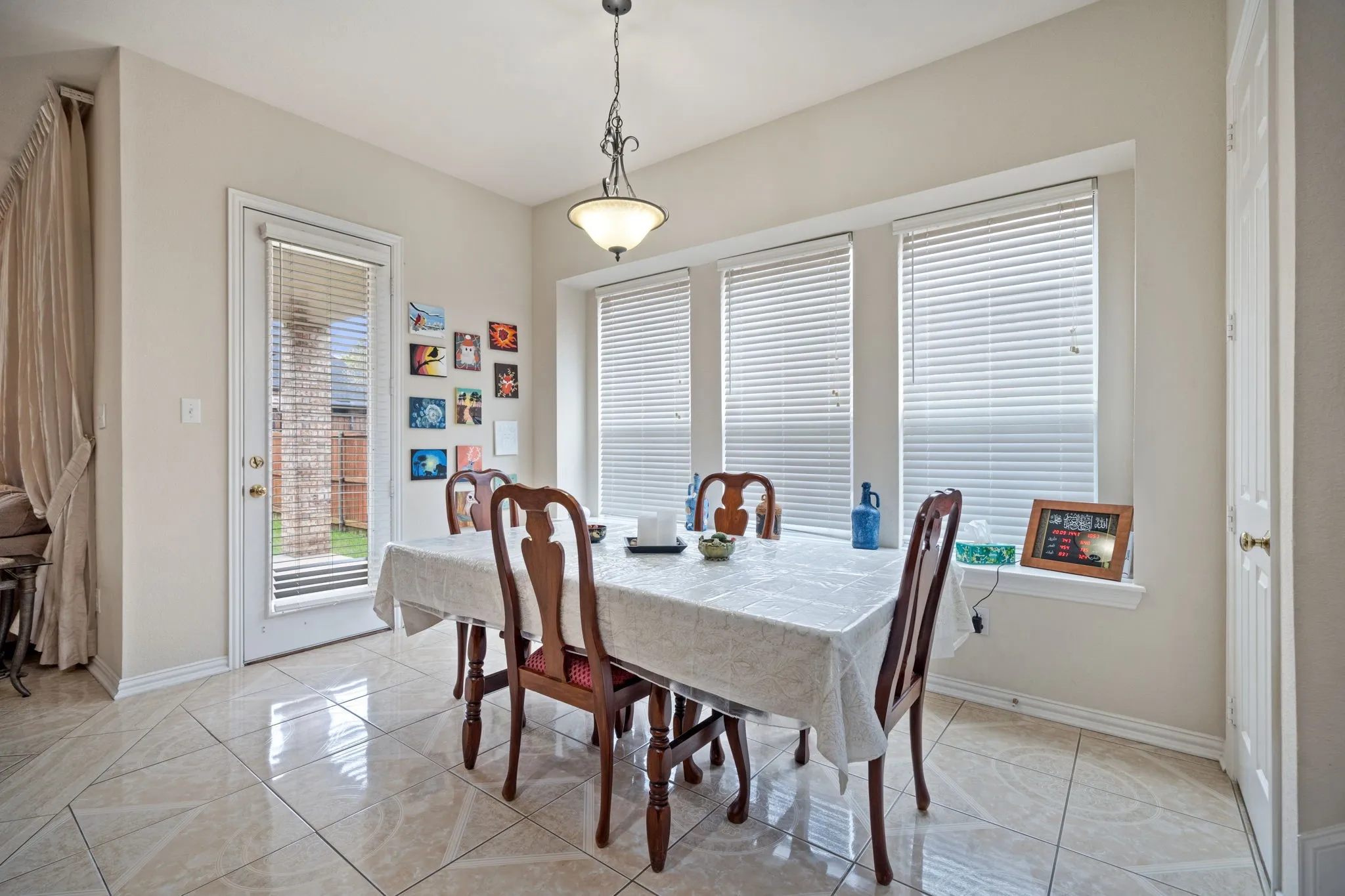 Single Family Residence For Rent in Rockwall County , 1571 Coastal Drive, Rockwall, Texas 75087, 5 Bedroom, 4 Bathroom, 2 Garage spaces, 3,618 Sqft, built in 2002, mls#21262779, Real Estate Agent in Rockwall, Homes For Rent in Rockwall county, Homes For Rent in Rockwall, Realtor in Rockwall Texas, Real Estate Brokerage Independent Realty Texas, Luminita Cordes Realtor