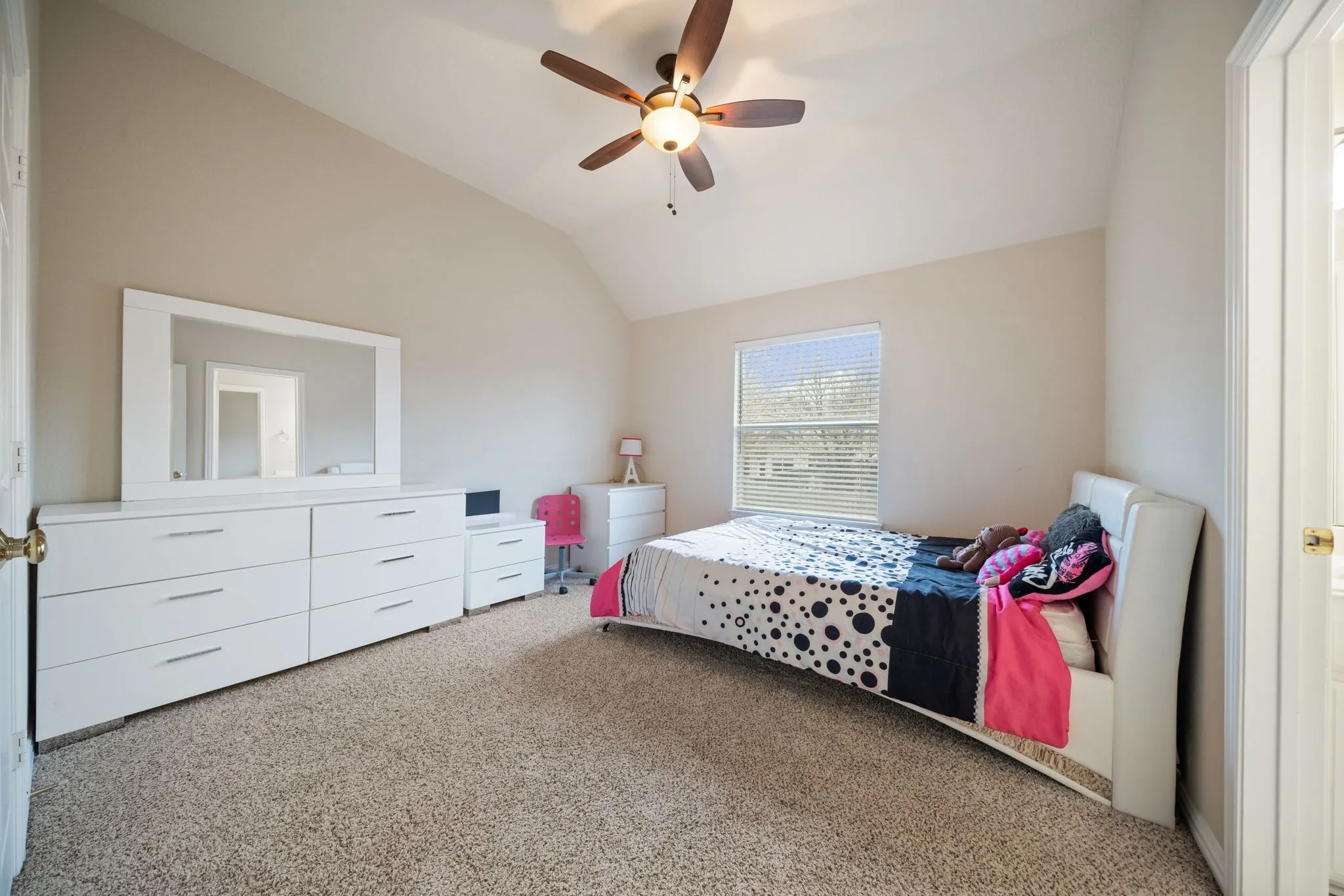 Single Family Residence For Rent in Rockwall County , 1571 Coastal Drive, Rockwall, Texas 75087, 5 Bedroom, 4 Bathroom, 2 Garage spaces, 3,618 Sqft, built in 2002, mls#21262779, Real Estate Agent in Rockwall, Homes For Rent in Rockwall county, Homes For Rent in Rockwall, Realtor in Rockwall Texas, Real Estate Brokerage Independent Realty Texas, Luminita Cordes Realtor