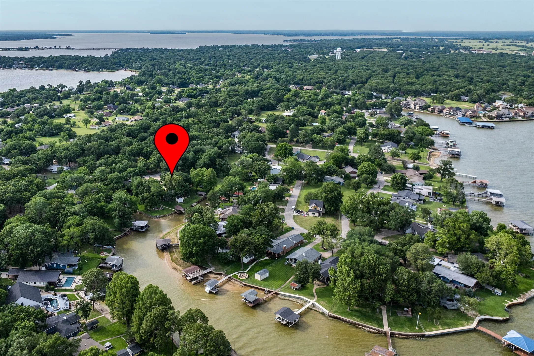 Single Family Residence For Sale in Henderson County , 118 Robin Hood Way, Gun Barrel City, Texas 75156, 3 Bedroom, 2 Bathroom, 2 Garage spaces, 2,184 Sqft, built in 1988, mls#21260604, Real Estate Agent in Gun Barrel City, Homes For Sale in Henderson county, Homes For Sale in Gun Barrel City, Realtor in Gun Barrel City Texas, Real Estate Brokerage Independent Realty Texas, Luminita Cordes Realtor