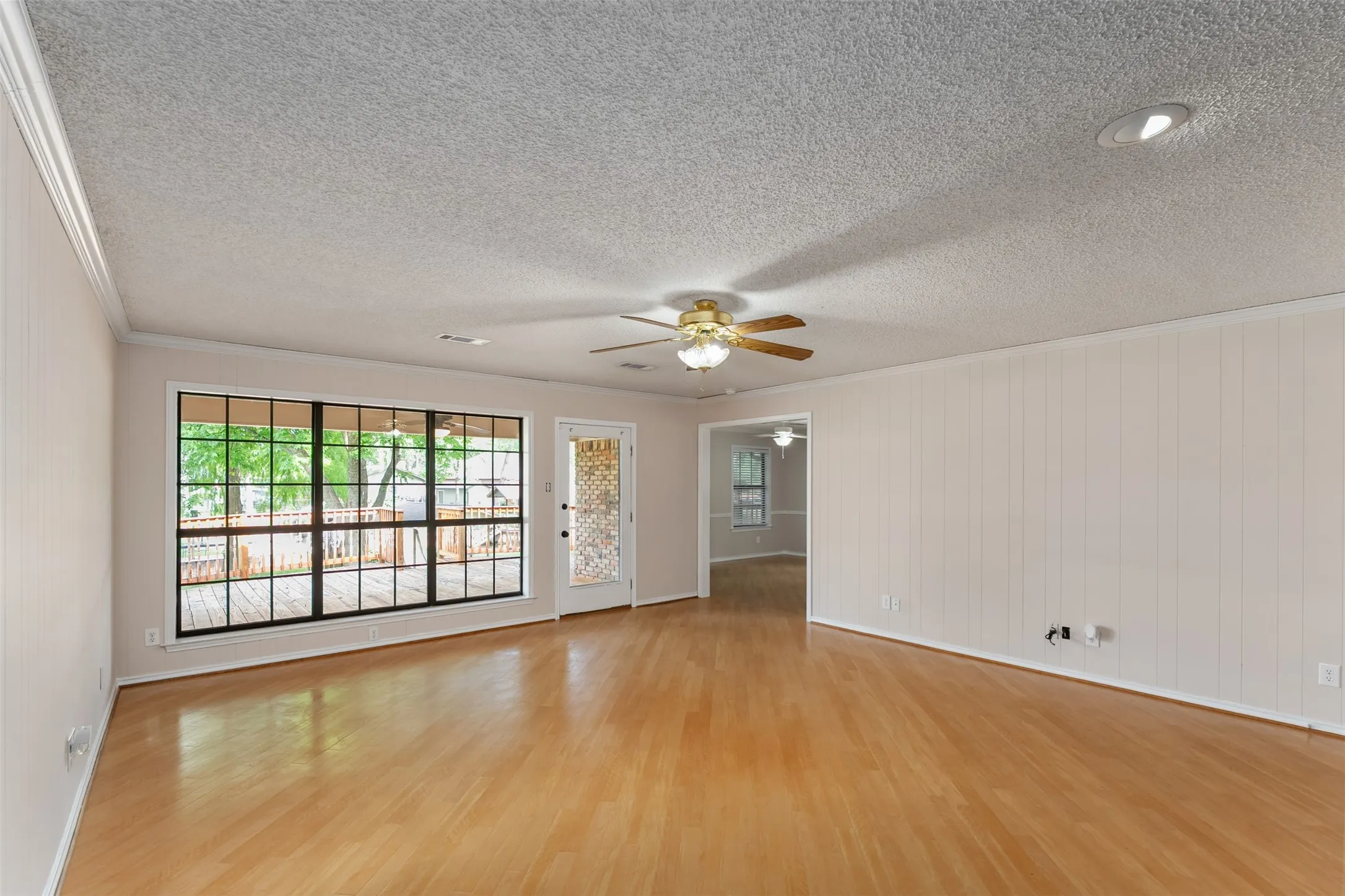 Single Family Residence For Sale in Henderson County , 118 Robin Hood Way, Gun Barrel City, Texas 75156, 3 Bedroom, 2 Bathroom, 2 Garage spaces, 2,184 Sqft, built in 1988, mls#21260604, Real Estate Agent in Gun Barrel City, Homes For Sale in Henderson county, Homes For Sale in Gun Barrel City, Realtor in Gun Barrel City Texas, Real Estate Brokerage Independent Realty Texas, Luminita Cordes Realtor