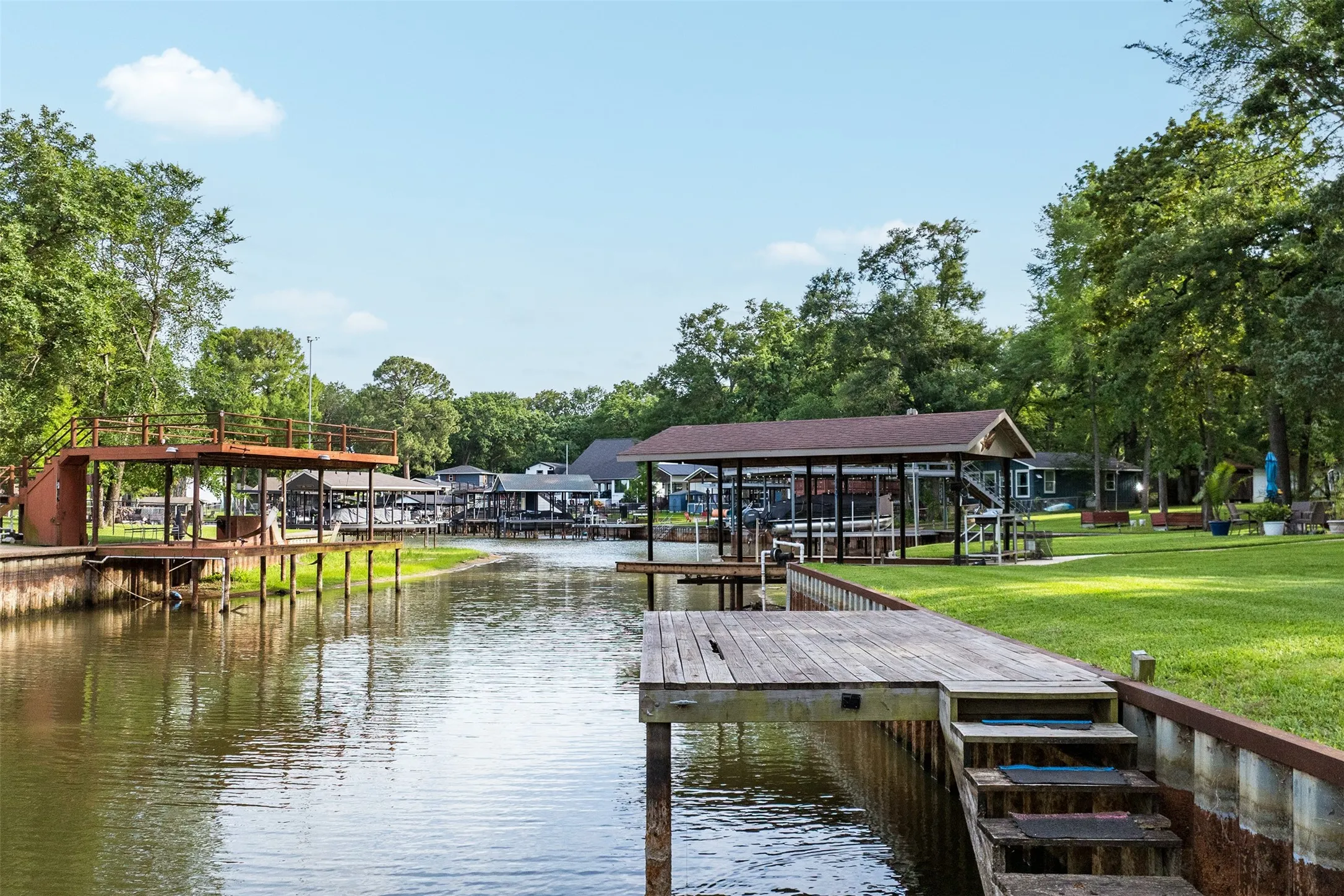 Single Family Residence For Sale in Henderson County , 118 Robin Hood Way, Gun Barrel City, Texas 75156, 3 Bedroom, 2 Bathroom, 2 Garage spaces, 2,184 Sqft, built in 1988, mls#21260604, Real Estate Agent in Gun Barrel City, Homes For Sale in Henderson county, Homes For Sale in Gun Barrel City, Realtor in Gun Barrel City Texas, Real Estate Brokerage Independent Realty Texas, Luminita Cordes Realtor