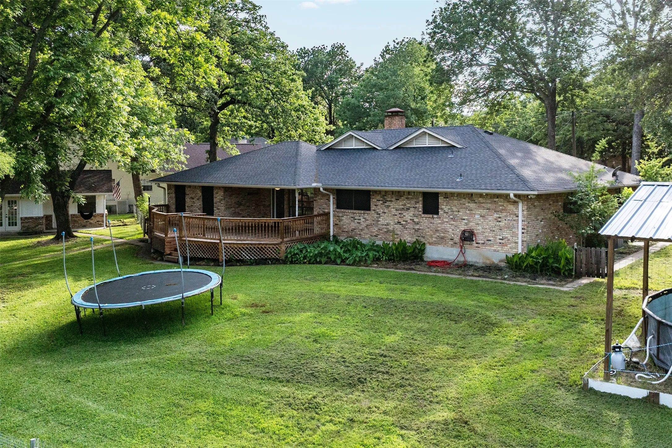 Single Family Residence For Sale in Henderson County , 118 Robin Hood Way, Gun Barrel City, Texas 75156, 3 Bedroom, 2 Bathroom, 2 Garage spaces, 2,184 Sqft, built in 1988, mls#21260604, Real Estate Agent in Gun Barrel City, Homes For Sale in Henderson county, Homes For Sale in Gun Barrel City, Realtor in Gun Barrel City Texas, Real Estate Brokerage Independent Realty Texas, Luminita Cordes Realtor