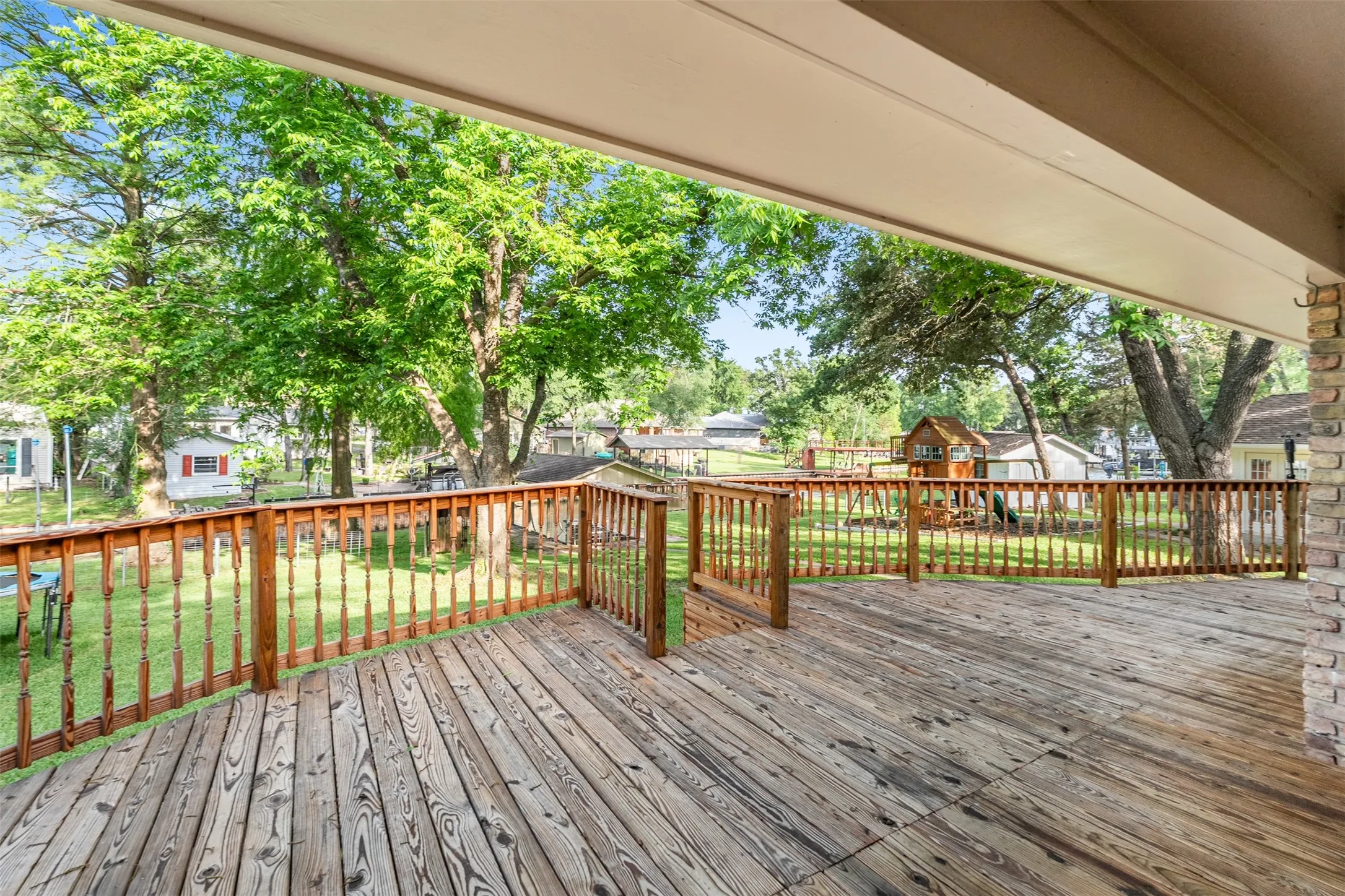 Single Family Residence For Sale in Henderson County , 118 Robin Hood Way, Gun Barrel City, Texas 75156, 3 Bedroom, 2 Bathroom, 2 Garage spaces, 2,184 Sqft, built in 1988, mls#21260604, Real Estate Agent in Gun Barrel City, Homes For Sale in Henderson county, Homes For Sale in Gun Barrel City, Realtor in Gun Barrel City Texas, Real Estate Brokerage Independent Realty Texas, Luminita Cordes Realtor