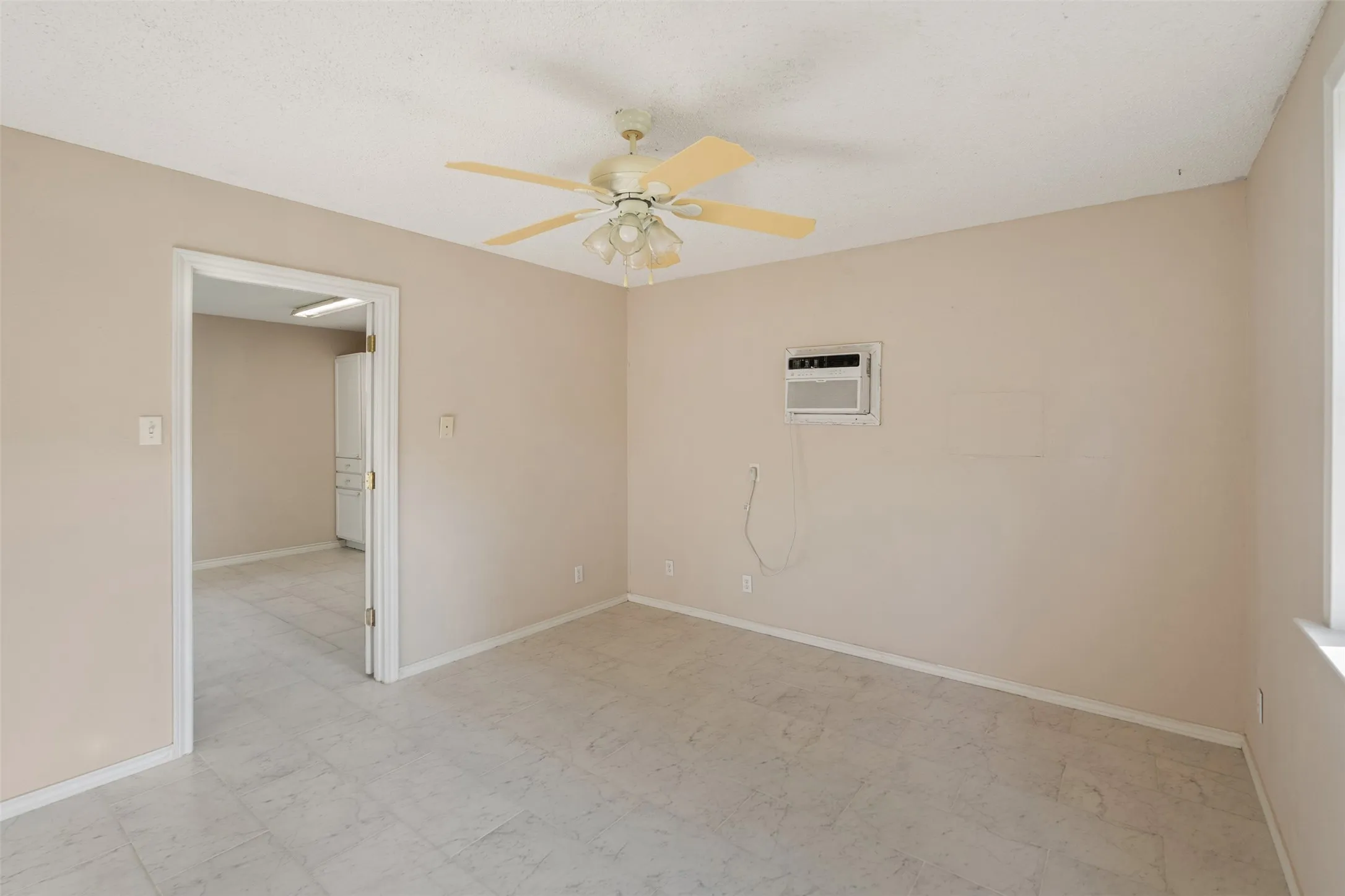 Single Family Residence For Sale in Henderson County , 118 Robin Hood Way, Gun Barrel City, Texas 75156, 3 Bedroom, 2 Bathroom, 2 Garage spaces, 2,184 Sqft, built in 1988, mls#21260604, Real Estate Agent in Gun Barrel City, Homes For Sale in Henderson county, Homes For Sale in Gun Barrel City, Realtor in Gun Barrel City Texas, Real Estate Brokerage Independent Realty Texas, Luminita Cordes Realtor