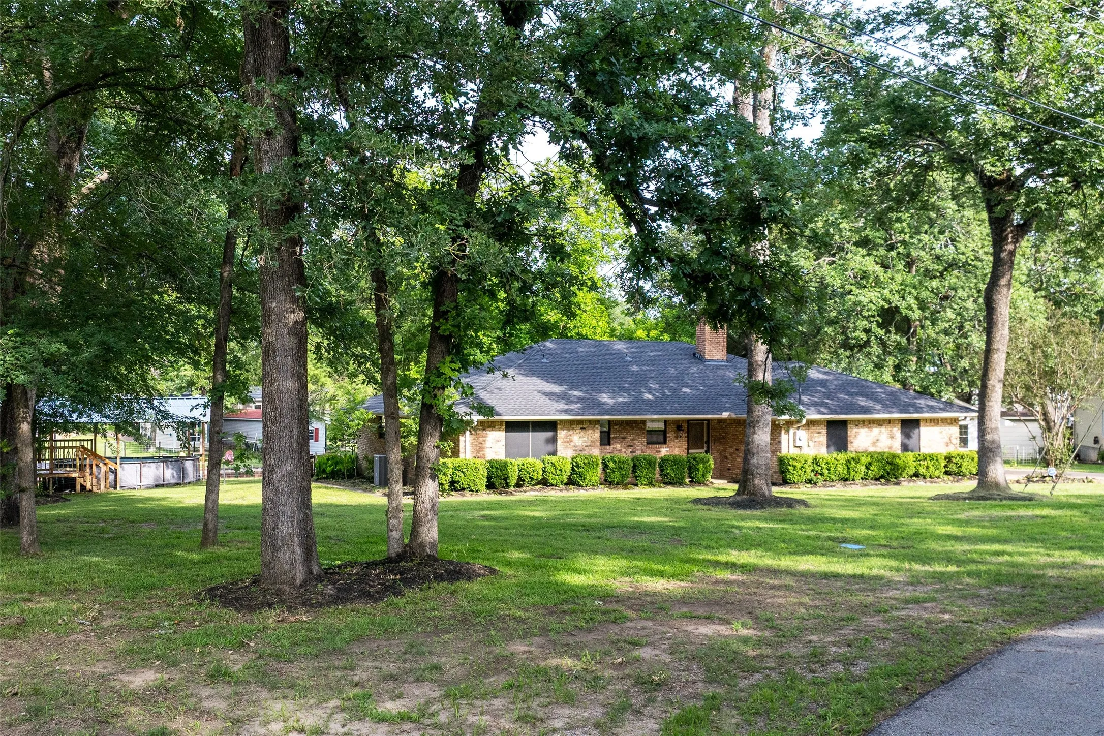 Single Family Residence For Sale in Henderson County , 118 Robin Hood Way, Gun Barrel City, Texas 75156, 3 Bedroom, 2 Bathroom, 2 Garage spaces, 2,184 Sqft, built in 1988, mls#21260604, Real Estate Agent in Gun Barrel City, Homes For Sale in Henderson county, Homes For Sale in Gun Barrel City, Realtor in Gun Barrel City Texas, Real Estate Brokerage Independent Realty Texas, Luminita Cordes Realtor