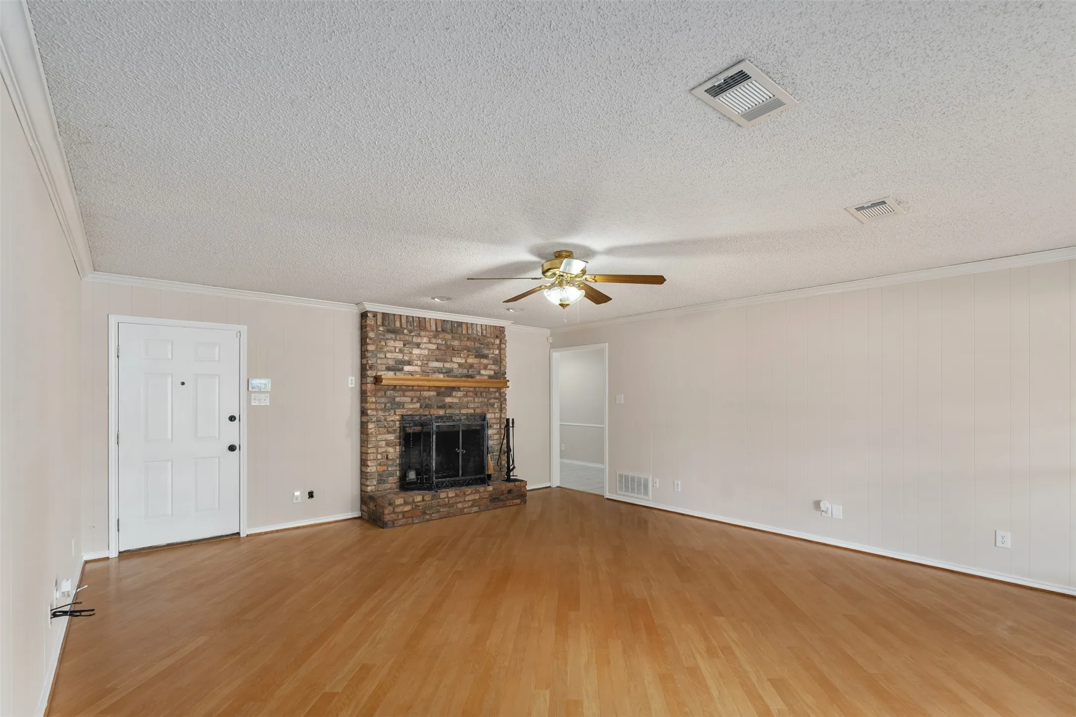 Single Family Residence For Sale in Henderson County , 118 Robin Hood Way, Gun Barrel City, Texas 75156, 3 Bedroom, 2 Bathroom, 2 Garage spaces, 2,184 Sqft, built in 1988, mls#21260604, Real Estate Agent in Gun Barrel City, Homes For Sale in Henderson county, Homes For Sale in Gun Barrel City, Realtor in Gun Barrel City Texas, Real Estate Brokerage Independent Realty Texas, Luminita Cordes Realtor