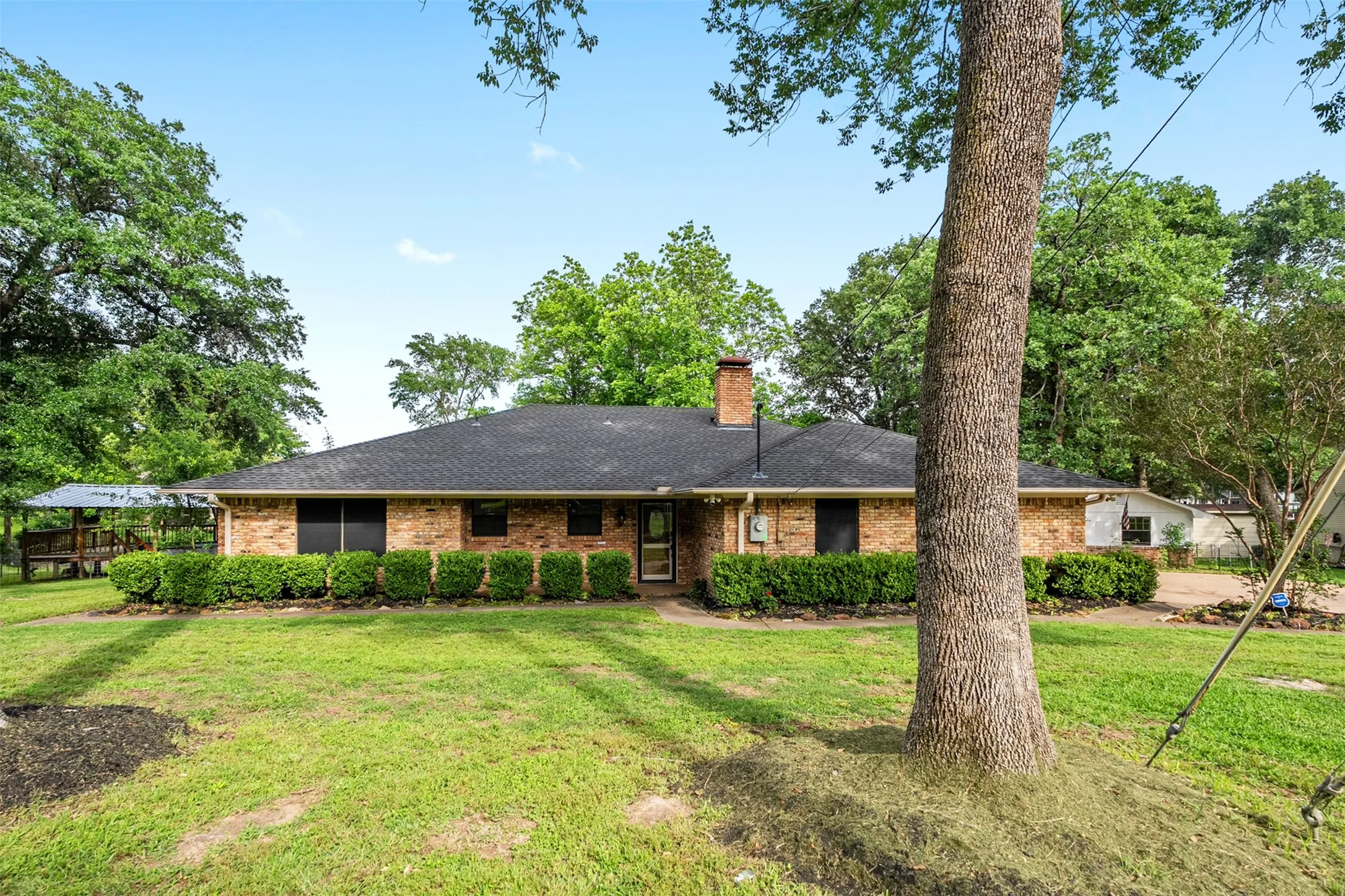 Single Family Residence For Sale in Henderson County , 118 Robin Hood Way, Gun Barrel City, Texas 75156, 3 Bedroom, 2 Bathroom, 2 Garage spaces, 2,184 Sqft, built in 1988, mls#21260604, Real Estate Agent in Gun Barrel City, Homes For Sale in Henderson county, Homes For Sale in Gun Barrel City, Realtor in Gun Barrel City Texas, Real Estate Brokerage Independent Realty Texas, Luminita Cordes Realtor