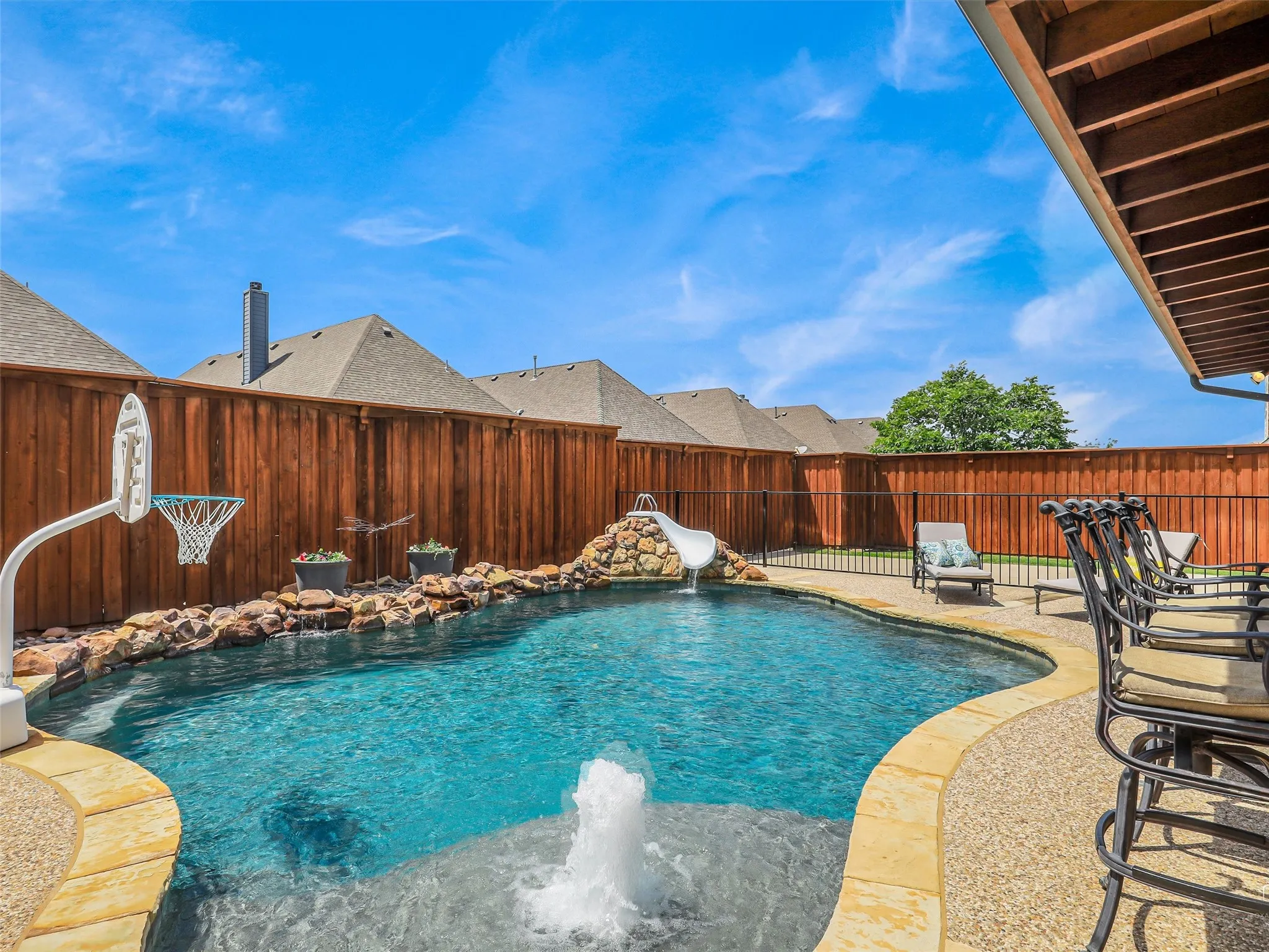 Single Family Residence For Sale in Denton County , 8653 Shakespeare Lane, Frisco, Texas 75036, 5 Bedroom, 4 Bathroom, 2 Garage spaces, 3,678 Sqft, built in 2003, mls#21258976, Real Estate Agent in Frisco, Homes For Sale in Denton county, Homes For Sale in Frisco, Realtor in Frisco Texas, Real Estate Brokerage Independent Realty Texas, Luminita Cordes Realtor