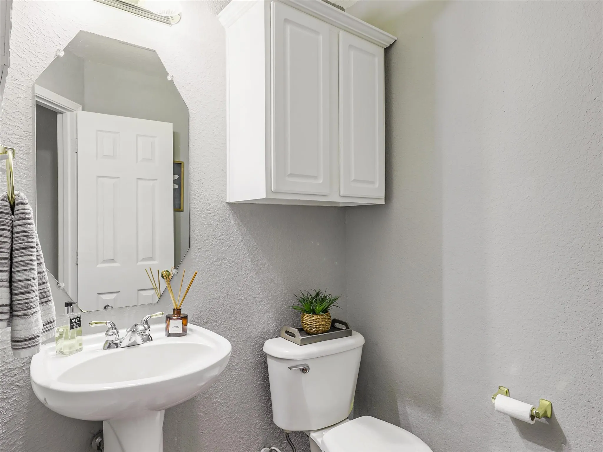 Single Family Residence For Sale in Denton County , 8653 Shakespeare Lane, Frisco, Texas 75036, 5 Bedroom, 4 Bathroom, 2 Garage spaces, 3,678 Sqft, built in 2003, mls#21258976, Real Estate Agent in Frisco, Homes For Sale in Denton county, Homes For Sale in Frisco, Realtor in Frisco Texas, Real Estate Brokerage Independent Realty Texas, Luminita Cordes Realtor