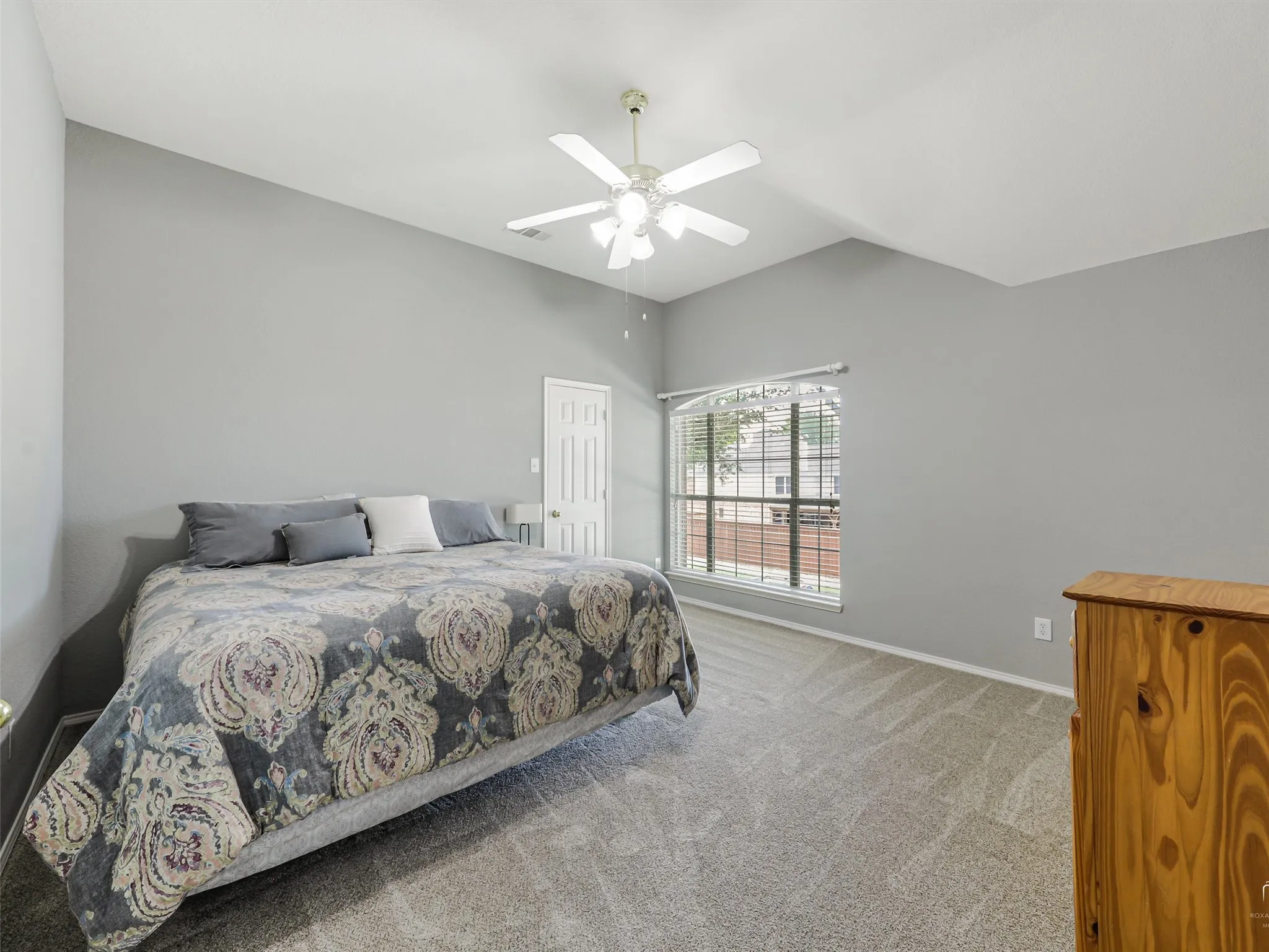 Single Family Residence For Sale in Denton County , 8653 Shakespeare Lane, Frisco, Texas 75036, 5 Bedroom, 4 Bathroom, 2 Garage spaces, 3,678 Sqft, built in 2003, mls#21258976, Real Estate Agent in Frisco, Homes For Sale in Denton county, Homes For Sale in Frisco, Realtor in Frisco Texas, Real Estate Brokerage Independent Realty Texas, Luminita Cordes Realtor