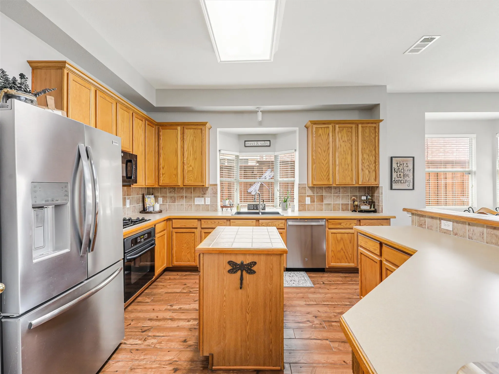 Single Family Residence For Sale in Denton County , 8653 Shakespeare Lane, Frisco, Texas 75036, 5 Bedroom, 4 Bathroom, 2 Garage spaces, 3,678 Sqft, built in 2003, mls#21258976, Real Estate Agent in Frisco, Homes For Sale in Denton county, Homes For Sale in Frisco, Realtor in Frisco Texas, Real Estate Brokerage Independent Realty Texas, Luminita Cordes Realtor
