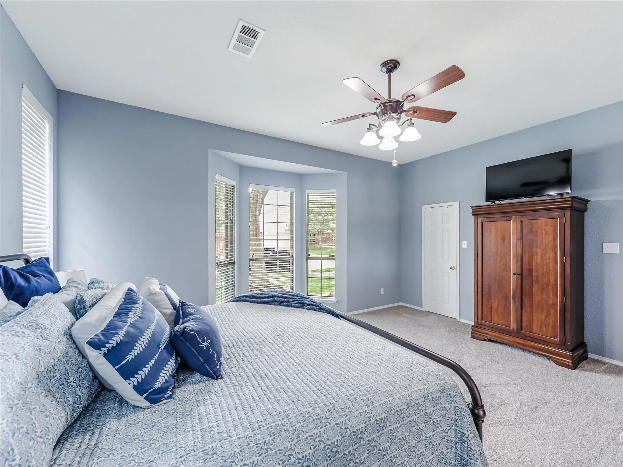 Single Family Residence For Sale in Denton County , 8653 Shakespeare Lane, Frisco, Texas 75036, 5 Bedroom, 4 Bathroom, 2 Garage spaces, 3,678 Sqft, built in 2003, mls#21258976, Real Estate Agent in Frisco, Homes For Sale in Denton county, Homes For Sale in Frisco, Realtor in Frisco Texas, Real Estate Brokerage Independent Realty Texas, Luminita Cordes Realtor