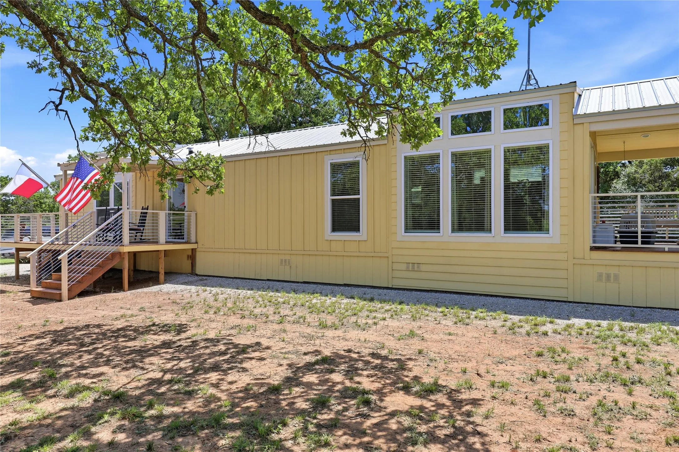 Mobile Home For Sale in Palo Pinto County , 140 E Bankhead Highway, Mineral Wells, Texas 76067, 2 Bedroom, 2 Bathroom, Garage spaces, 1,020 Sqft, built in 2021, mls#21259094, Real Estate Agent in Mineral Wells, Homes For Sale in Palo Pinto county, Homes For Sale in Mineral Wells, Realtor in Mineral Wells Texas, Real Estate Brokerage Independent Realty Texas, Luminita Cordes Realtor